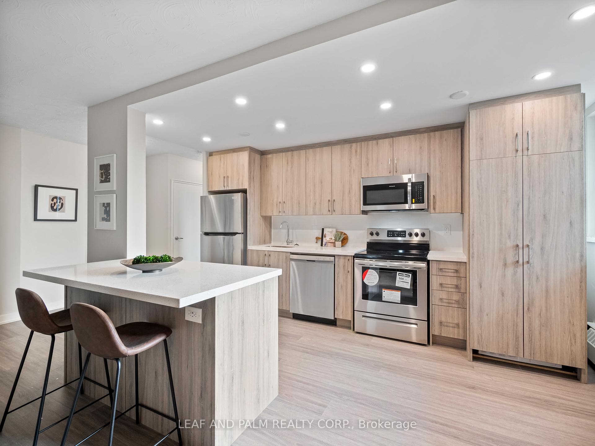 150 Colborne Avenue Unit 402 photo 1