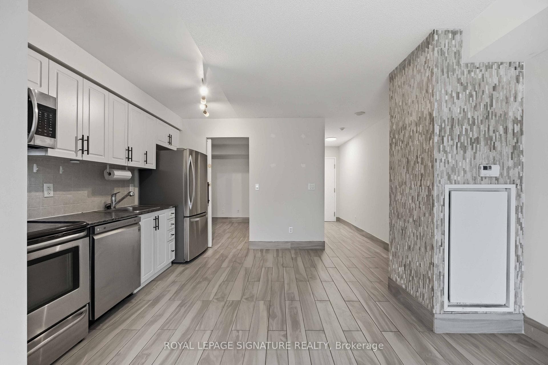 38 Joe Shuster Way Unit 1625 photo 23