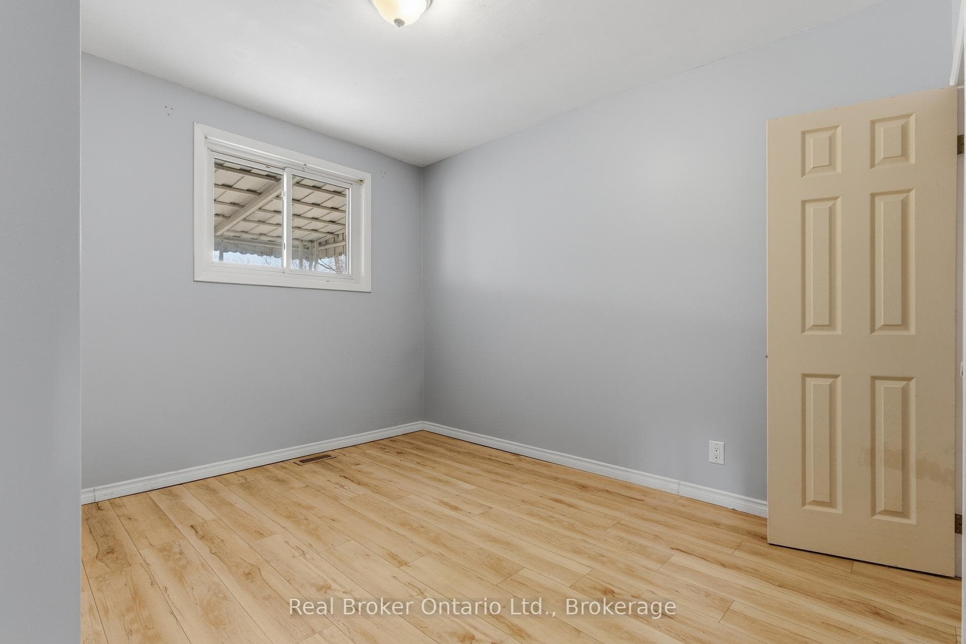 880 LAWRENCE Road photo 23