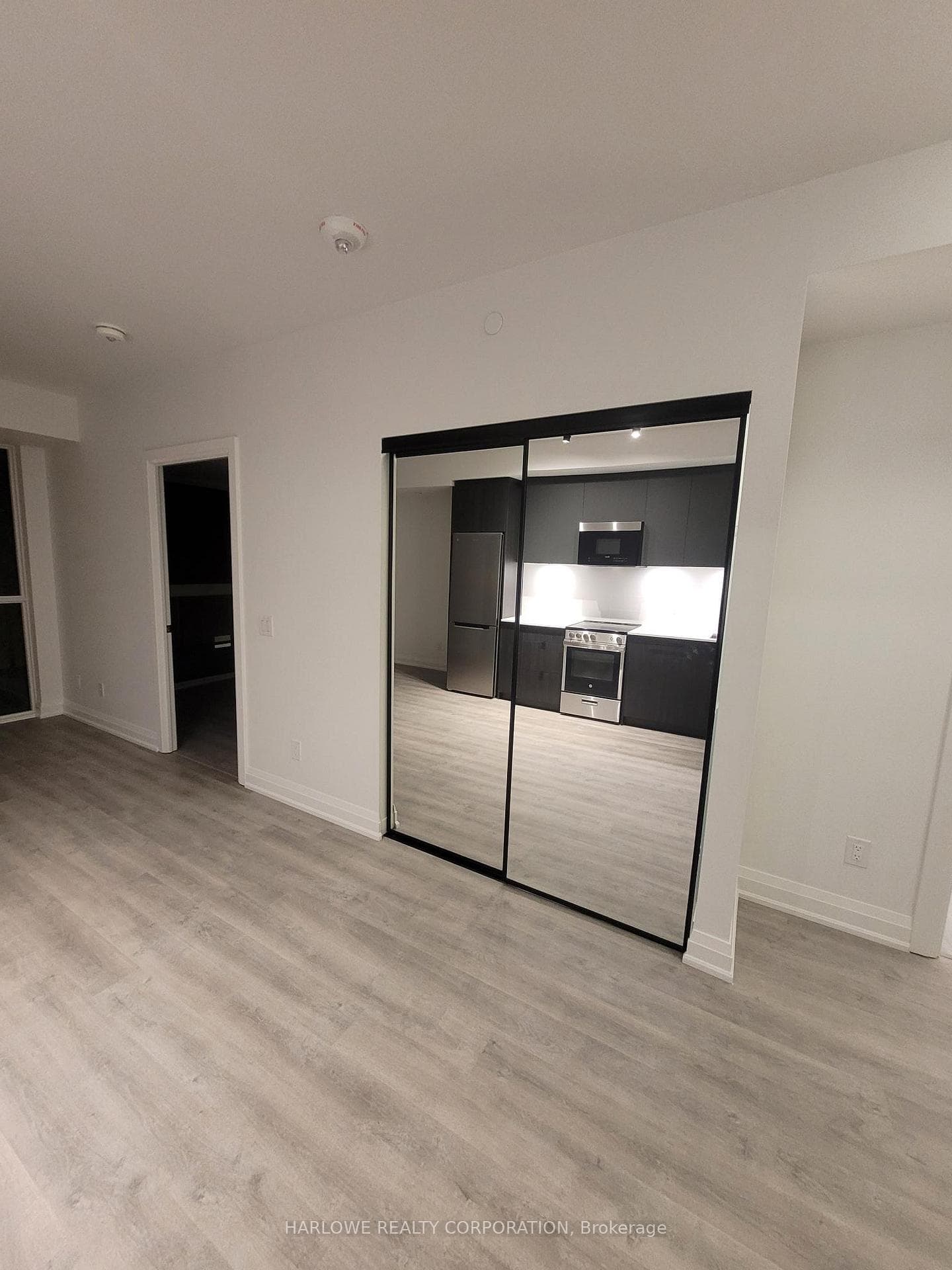 2369 Danforth Avenue Unit 310 photo 4