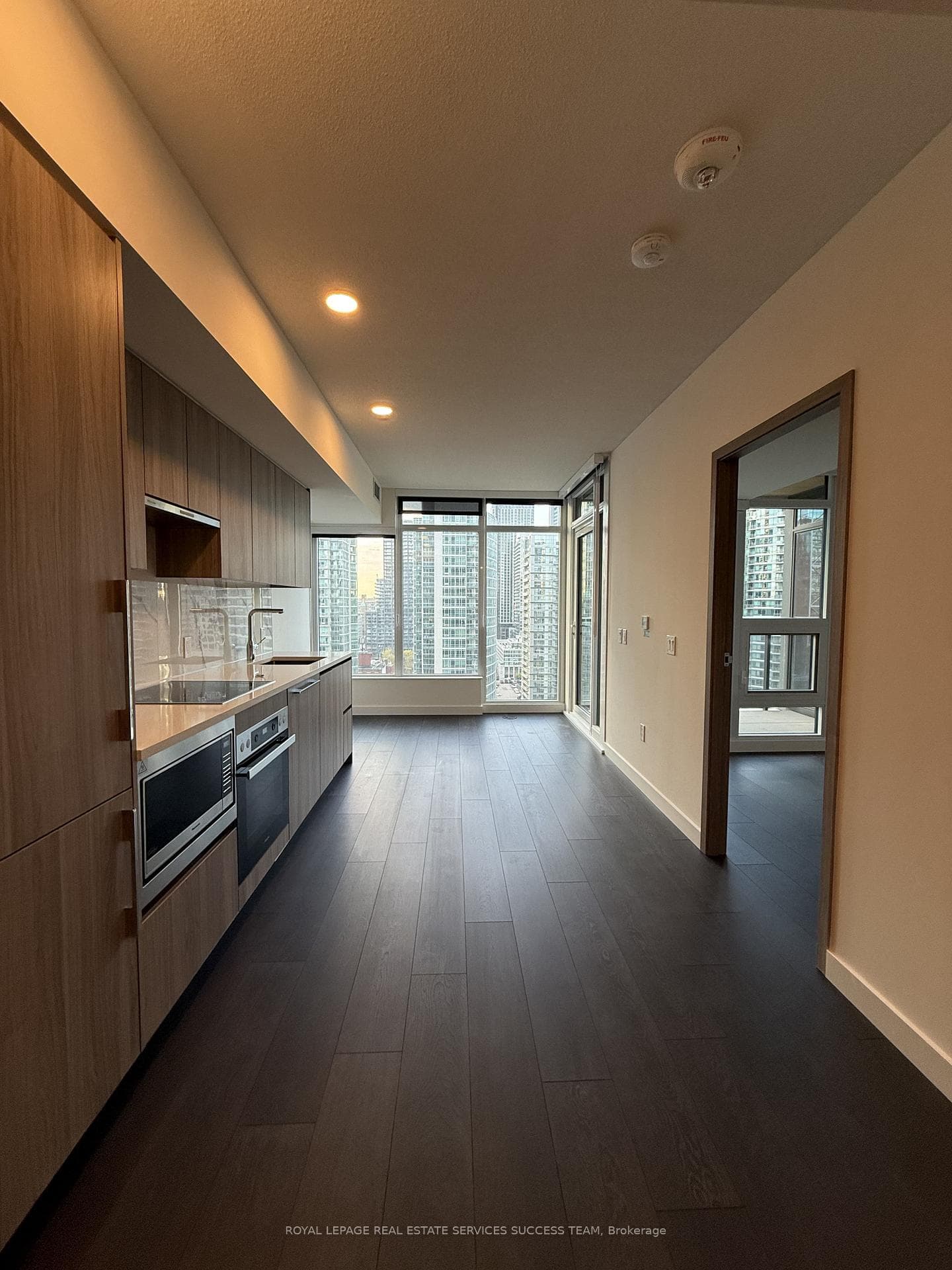 1 Concord CityPlace Way Unit 1902 photo 4