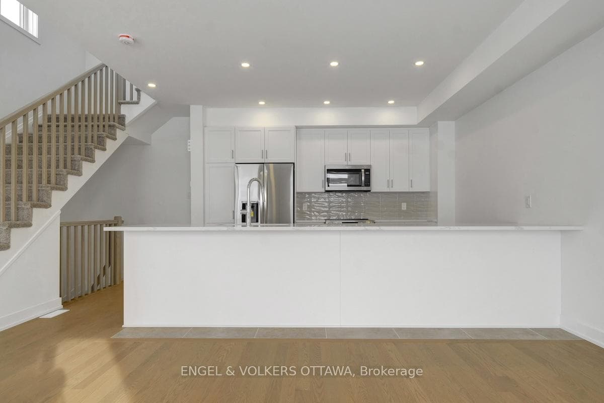 584 Arbia Ridge photo 8