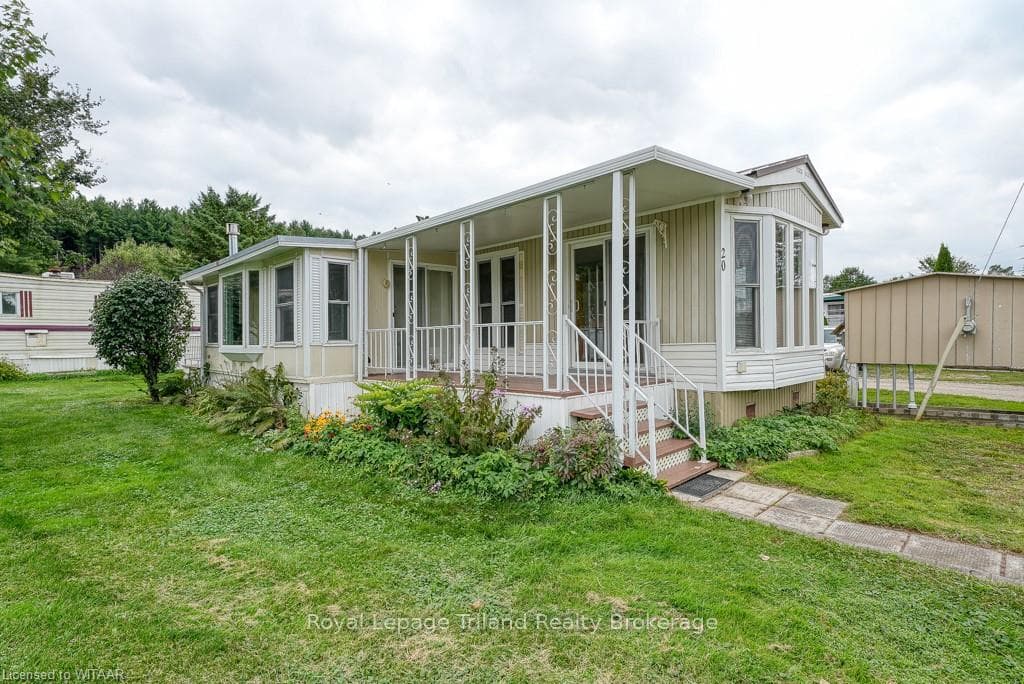 495856 10TH Line Unit 20 photo 1