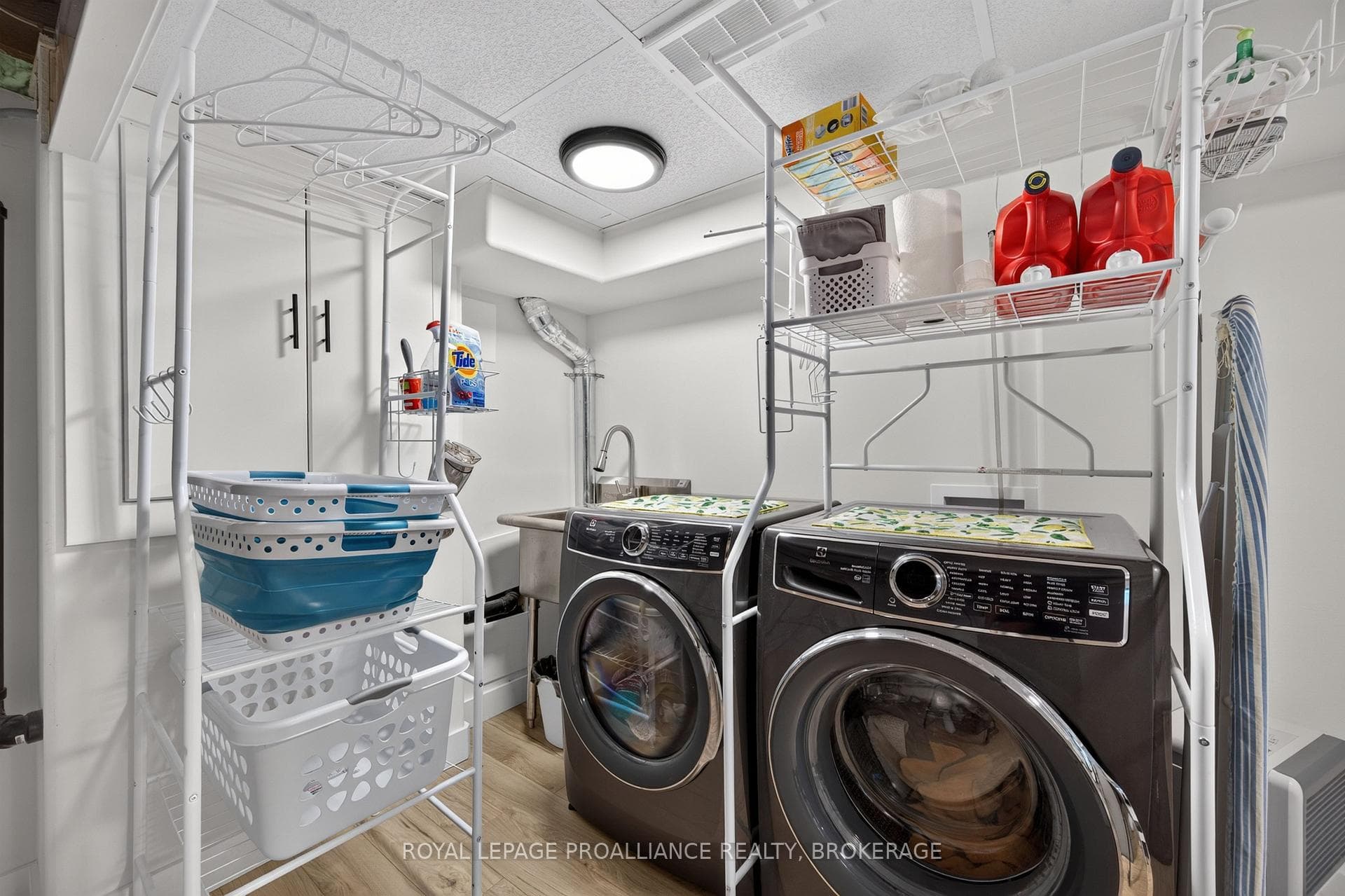 288 Yonge Street photo 28