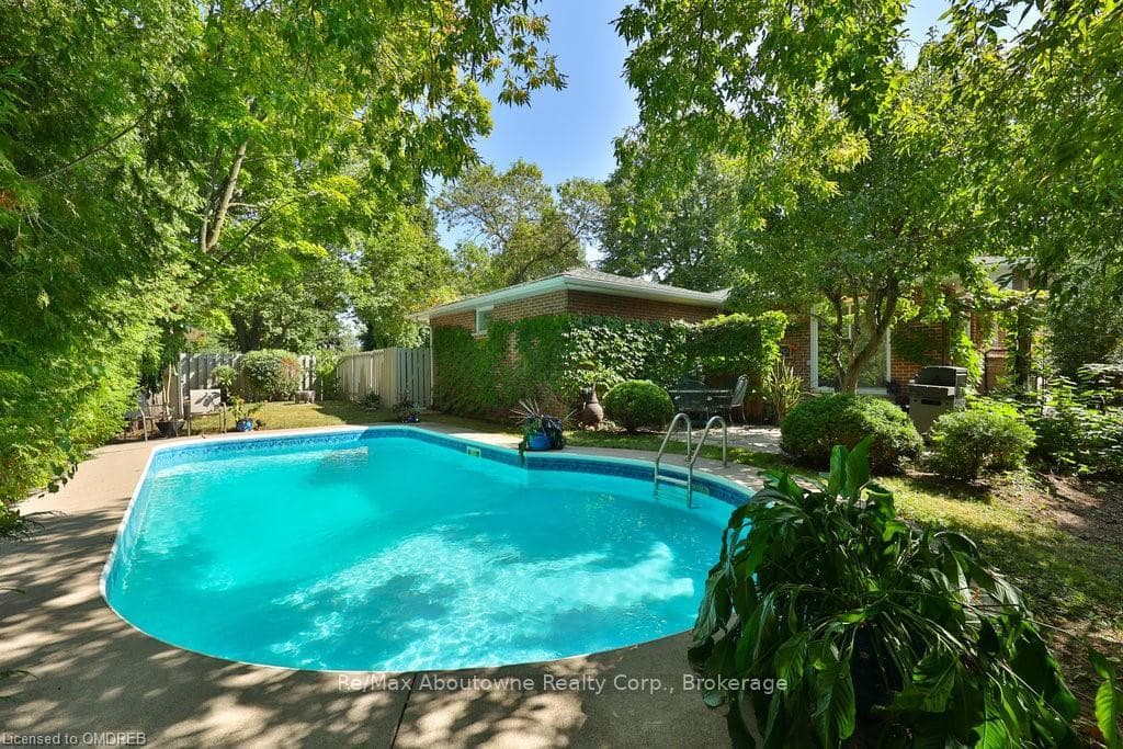 2069 THORNLEA Drive photo 30