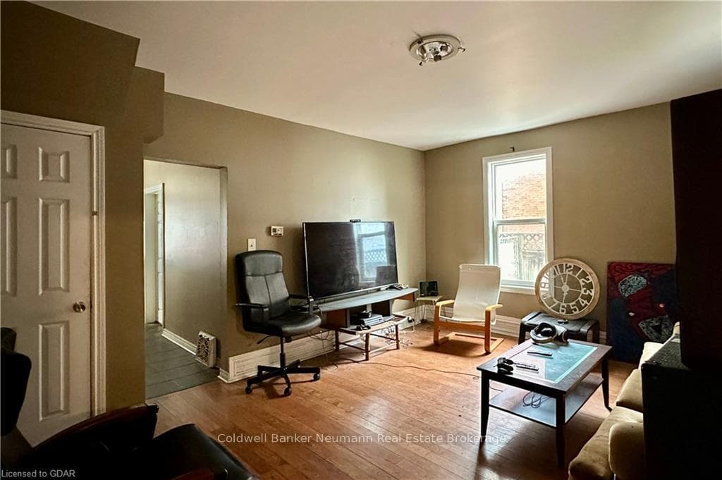 124 ALICE Street photo 4