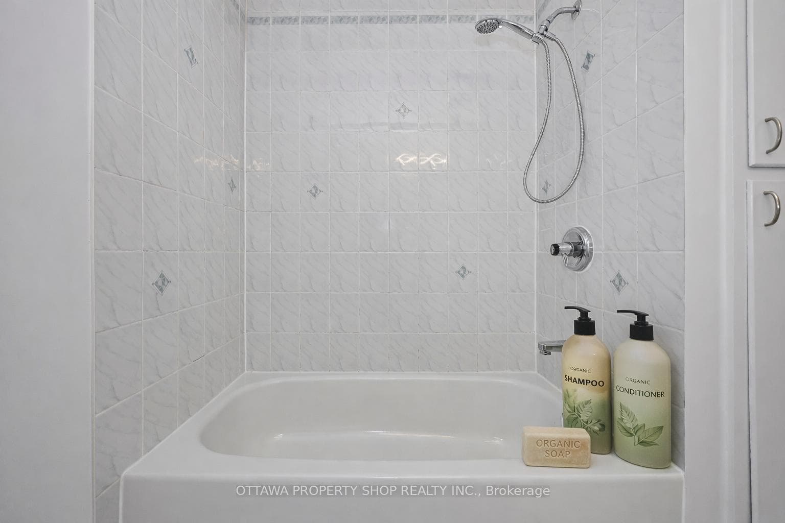 674 Hastings Avenue photo 11