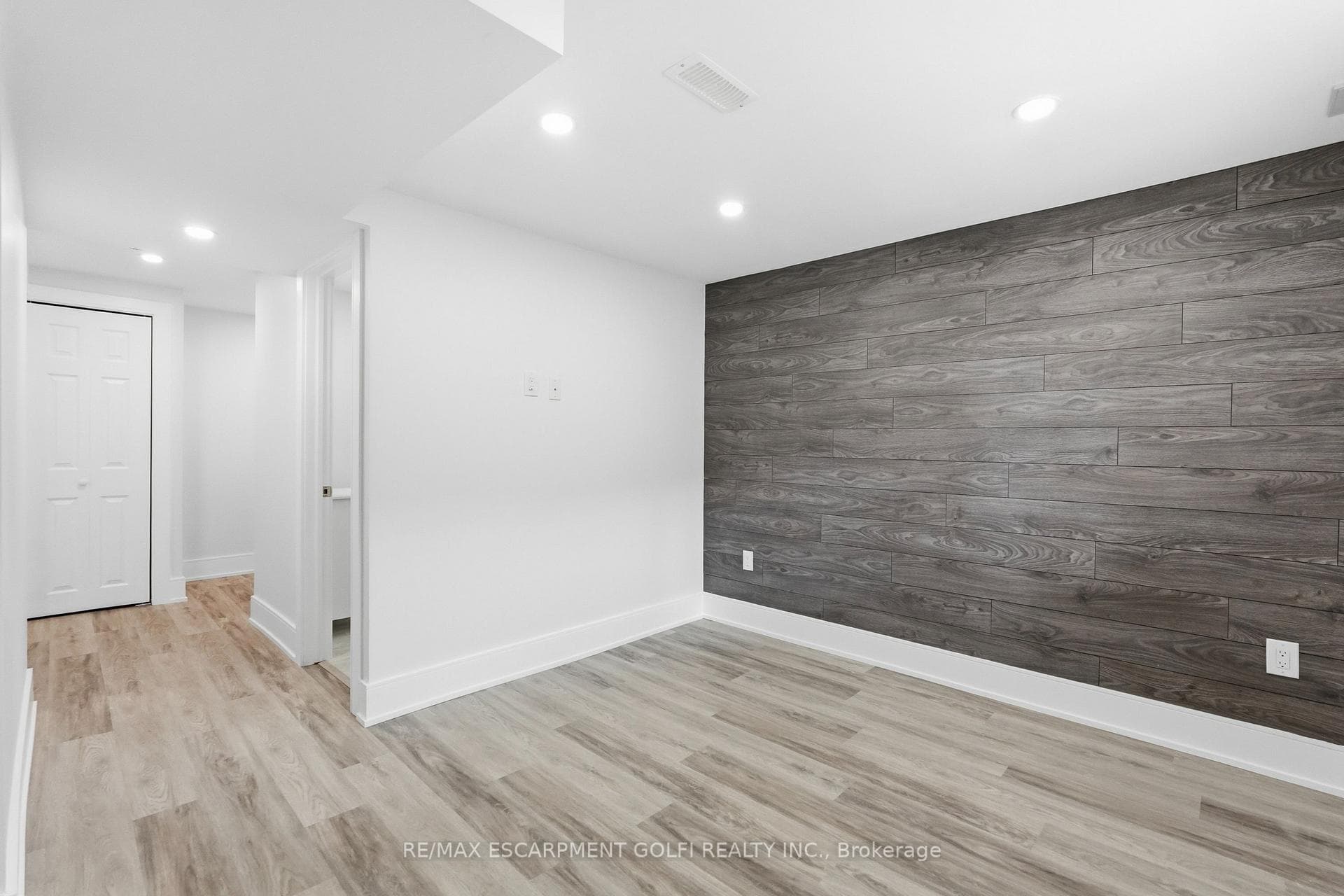 332 Woodworth Drive photo 34