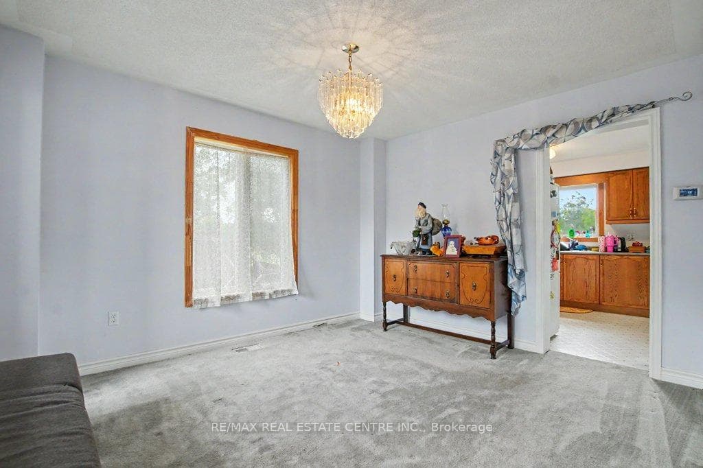 2100 Kevin Crescent photo 8