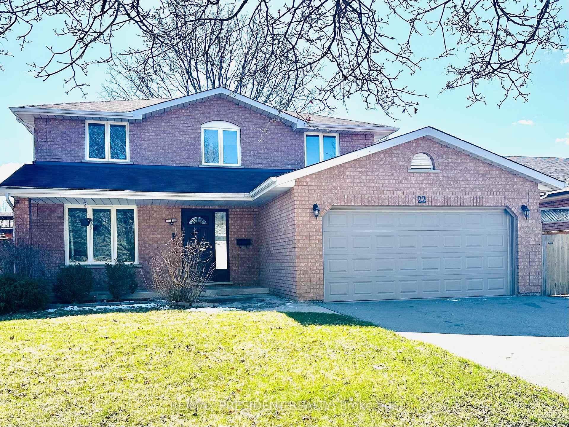 22 Royal Oak Drive photo 1