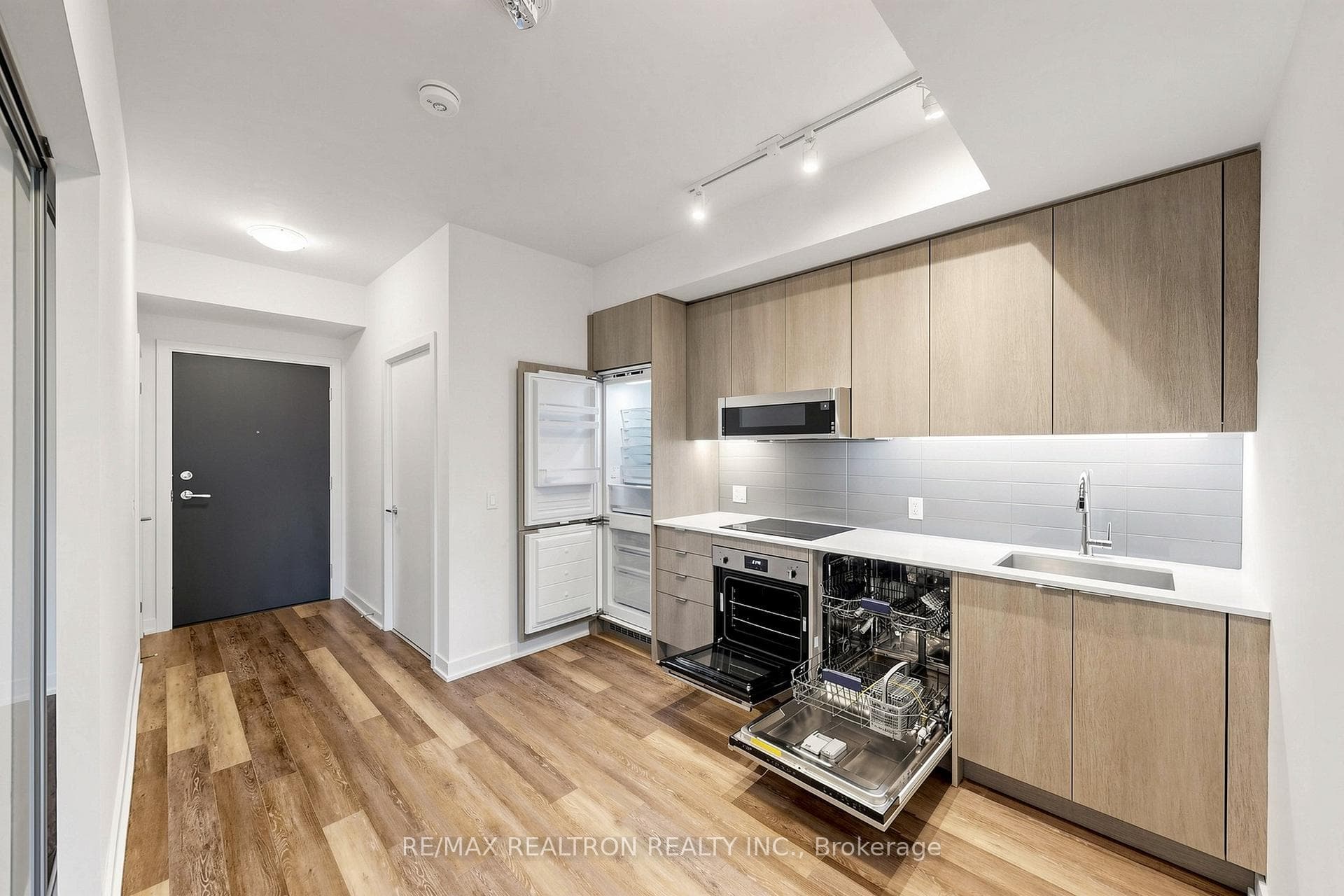 250 Lawrence Avenue Unit 701 photo 16