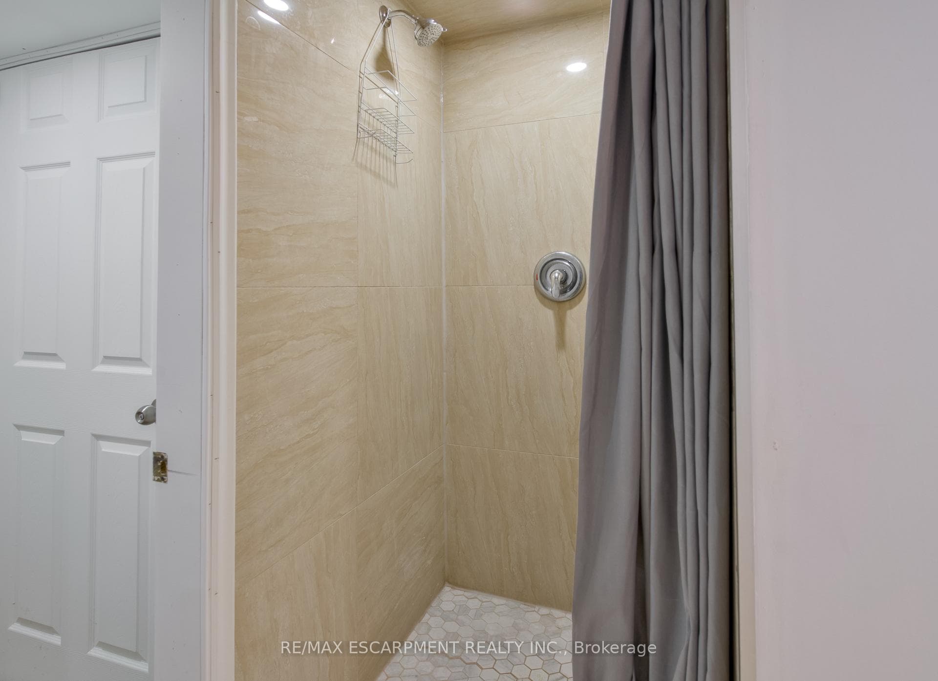 22 Drakes Drive photo 32