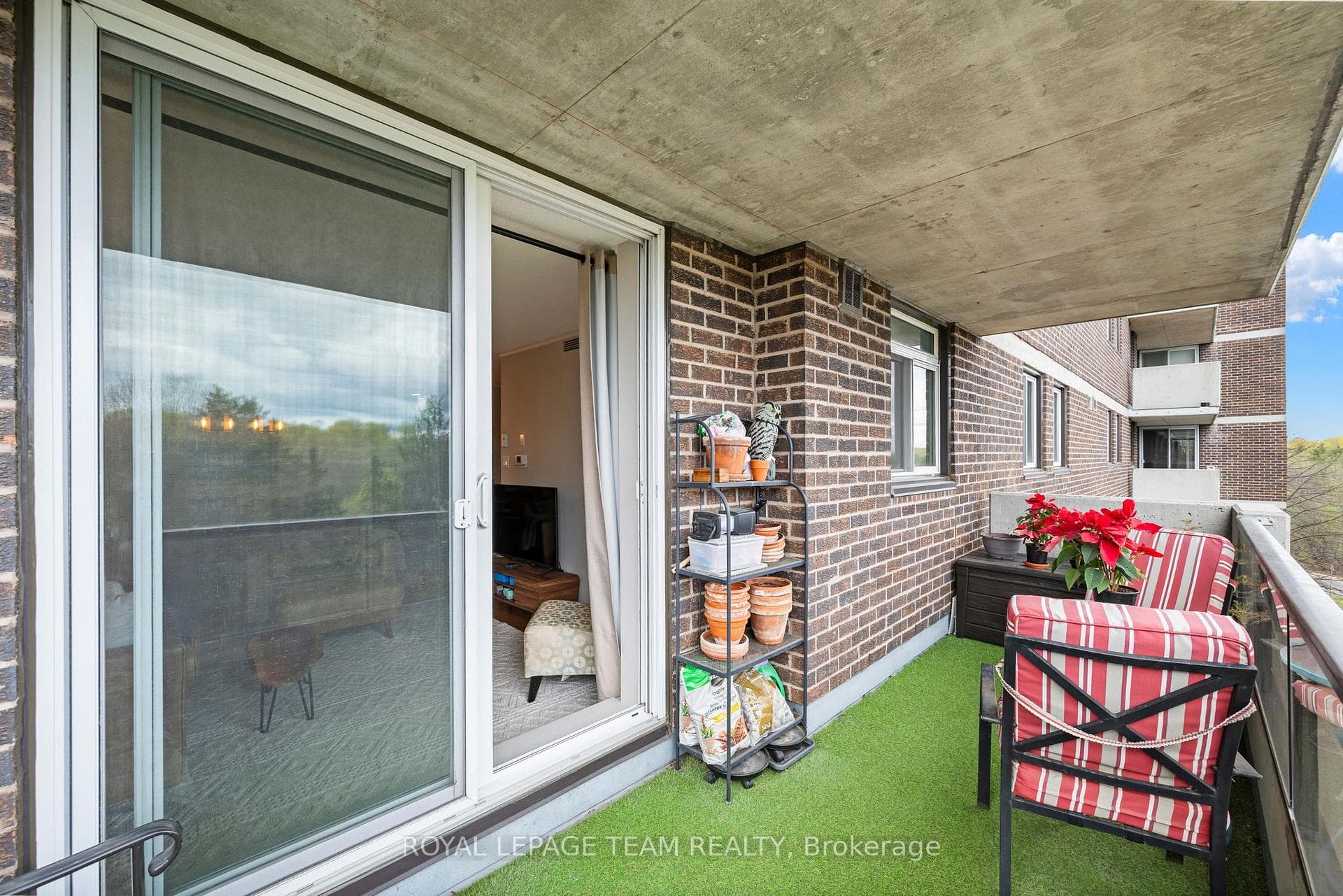 1705 Playfair Drive Unit 402 photo 29