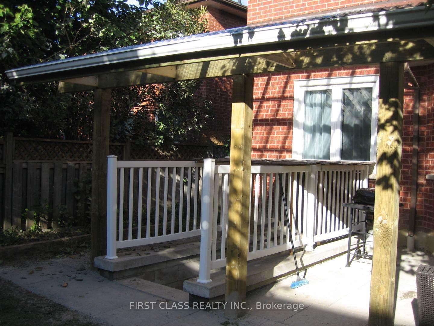 631 Roselaire Trail photo 6