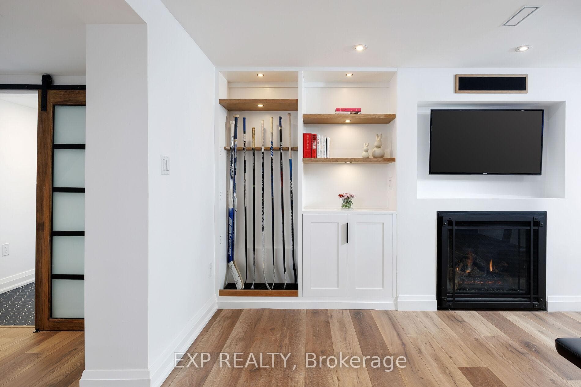 870 Royal York Road photo 42