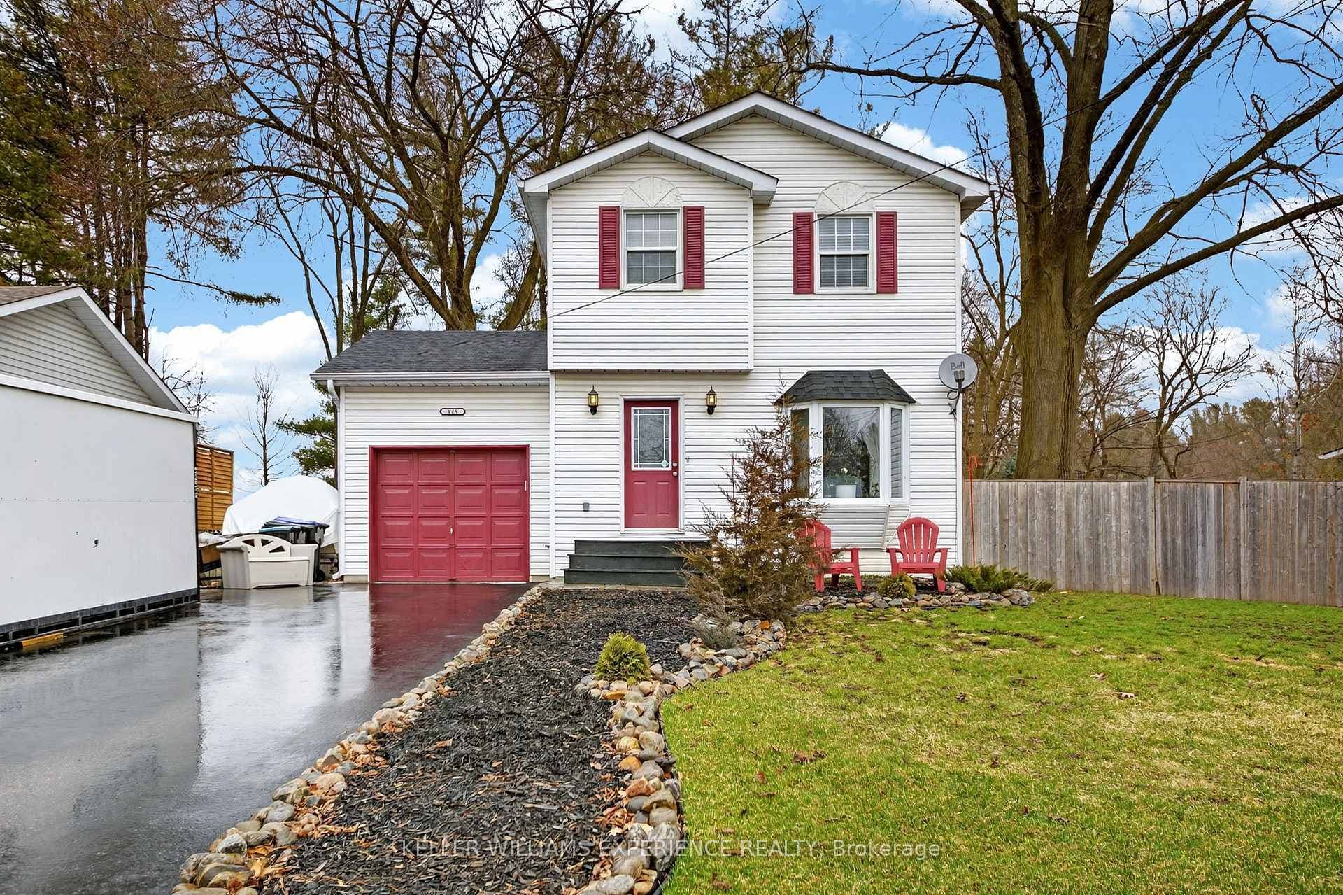 125 SIMCOE Street photo 1