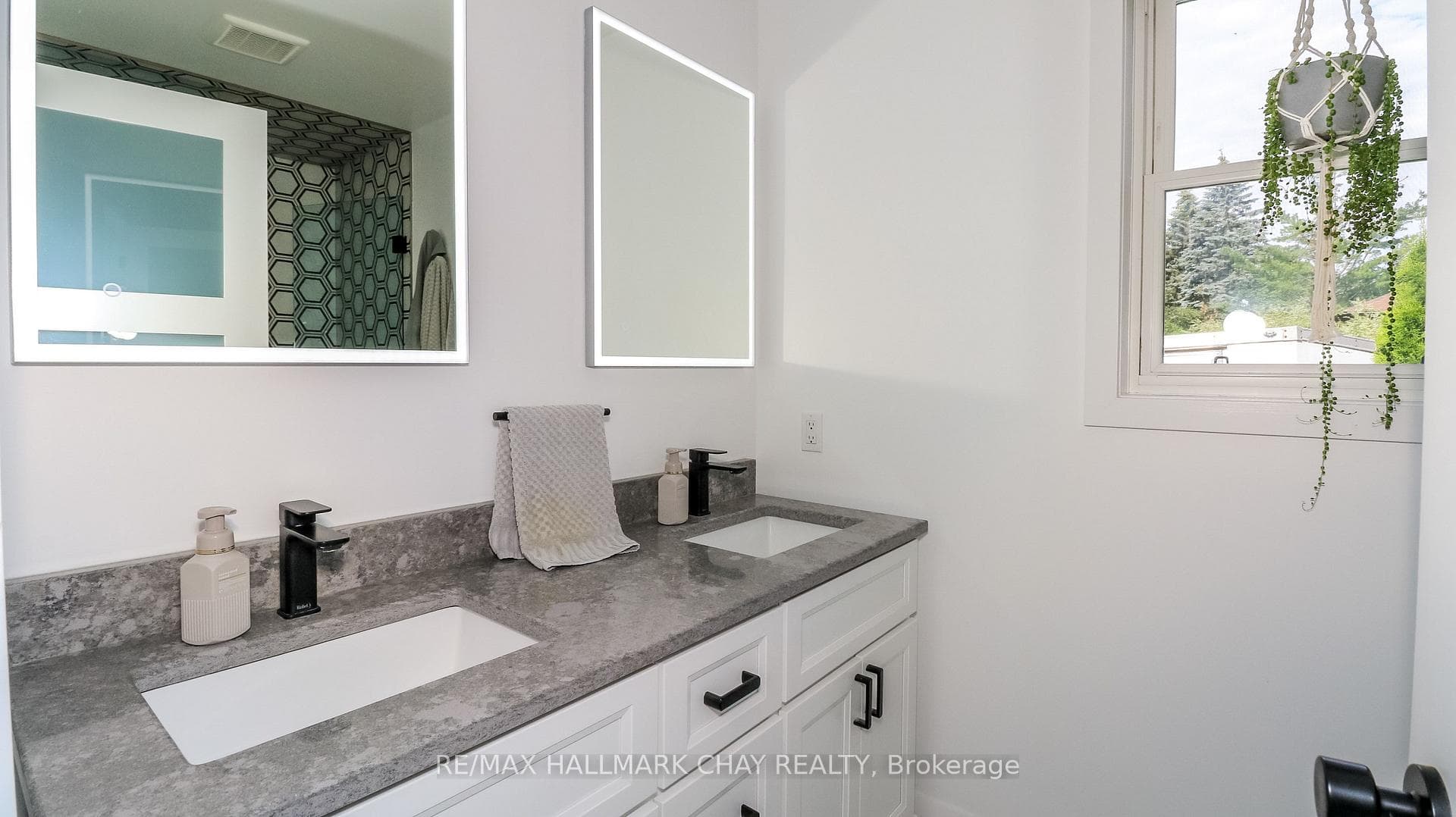 17 Bowman Avenue photo 36