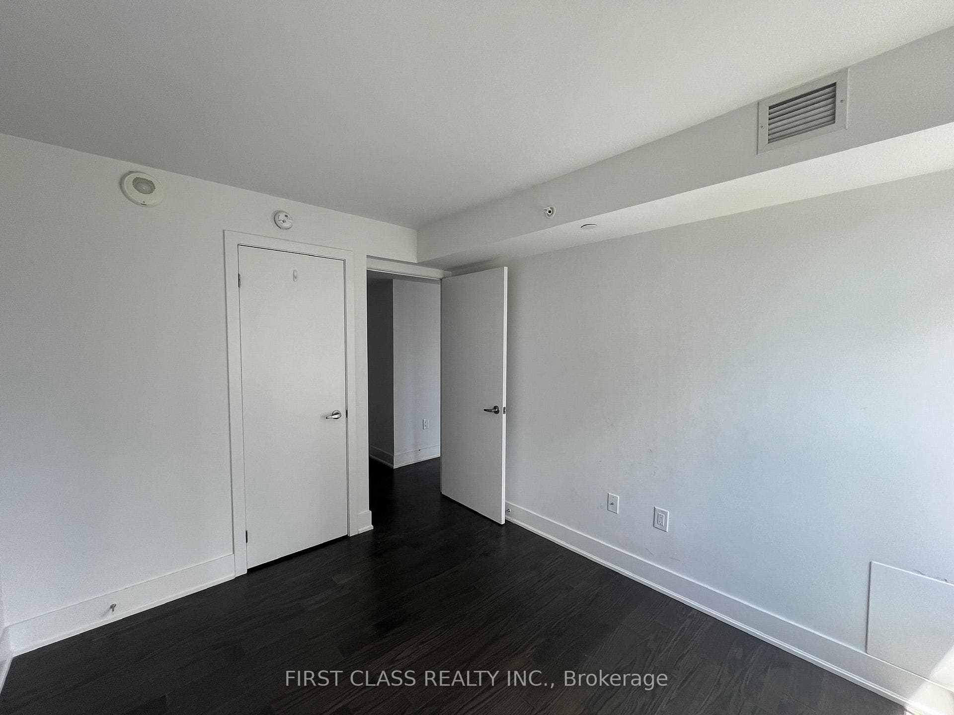 955 Bay Street Unit 1605 photo 4