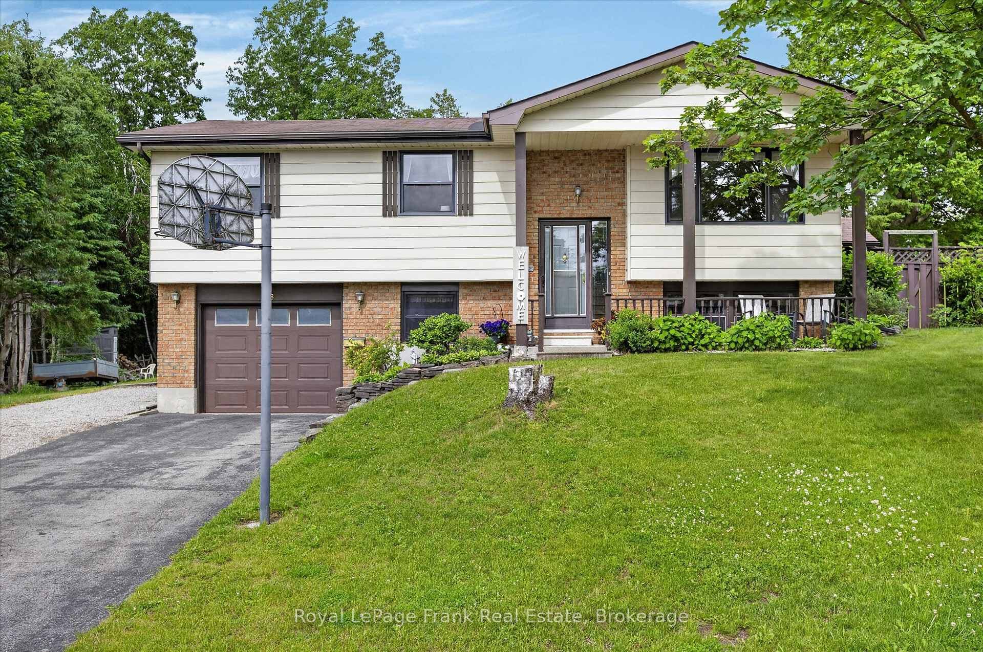 18 Redwood Court photo 1