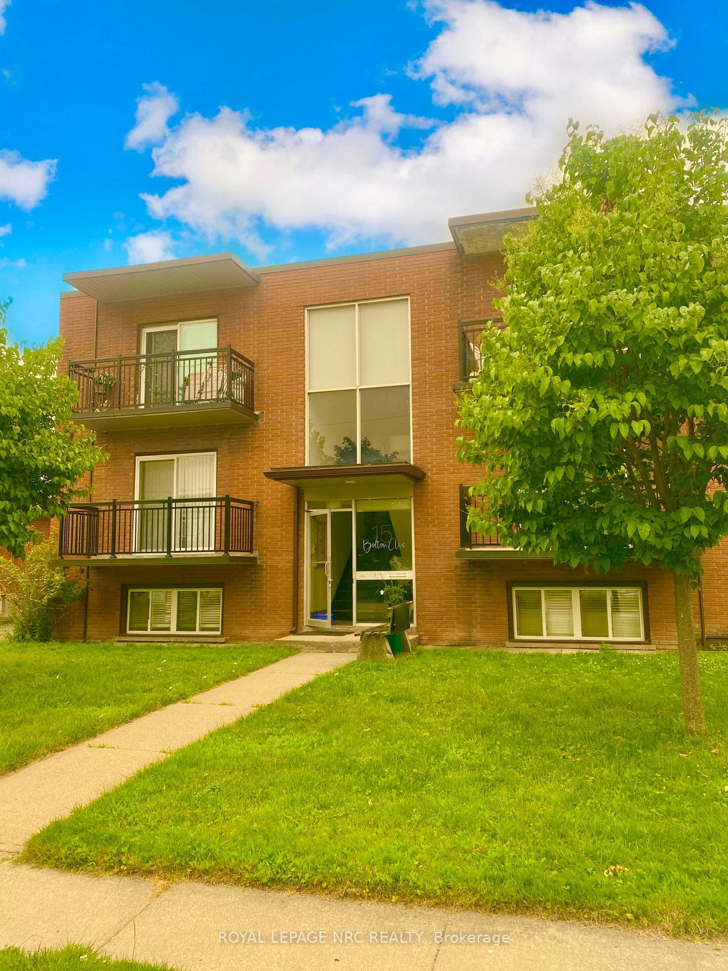 15 Bolton Avenue Unit 3 photo 1