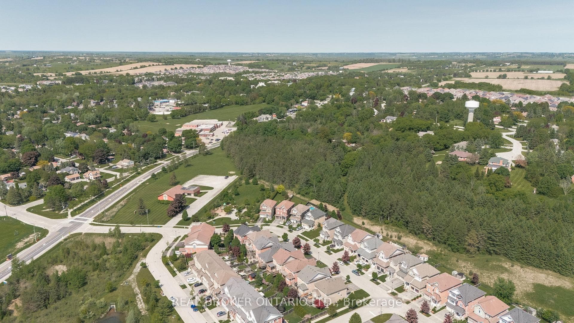 Minutes from Newmarket and Hwy 404!