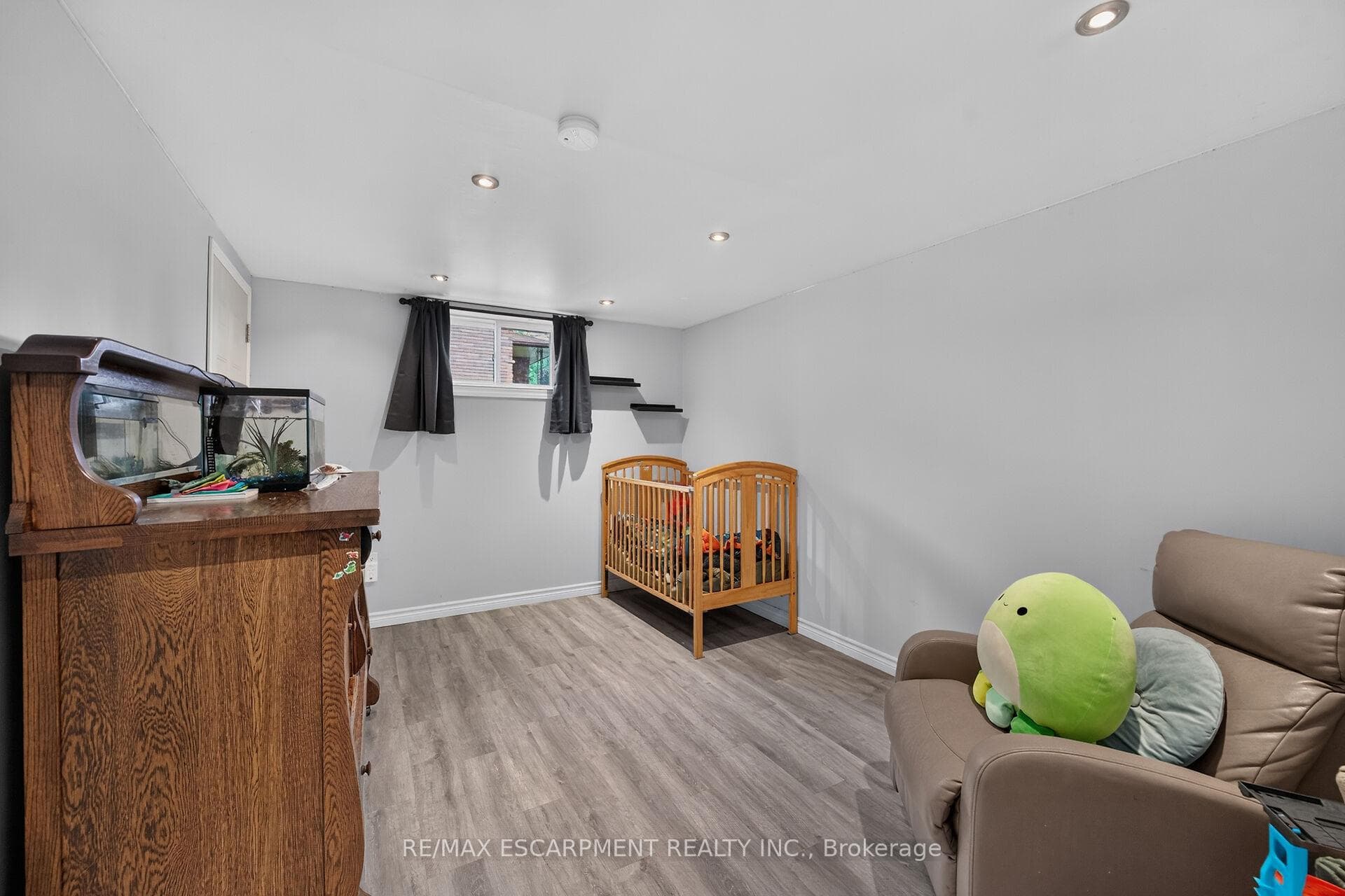 251 Mackenzie Crescent photo 33