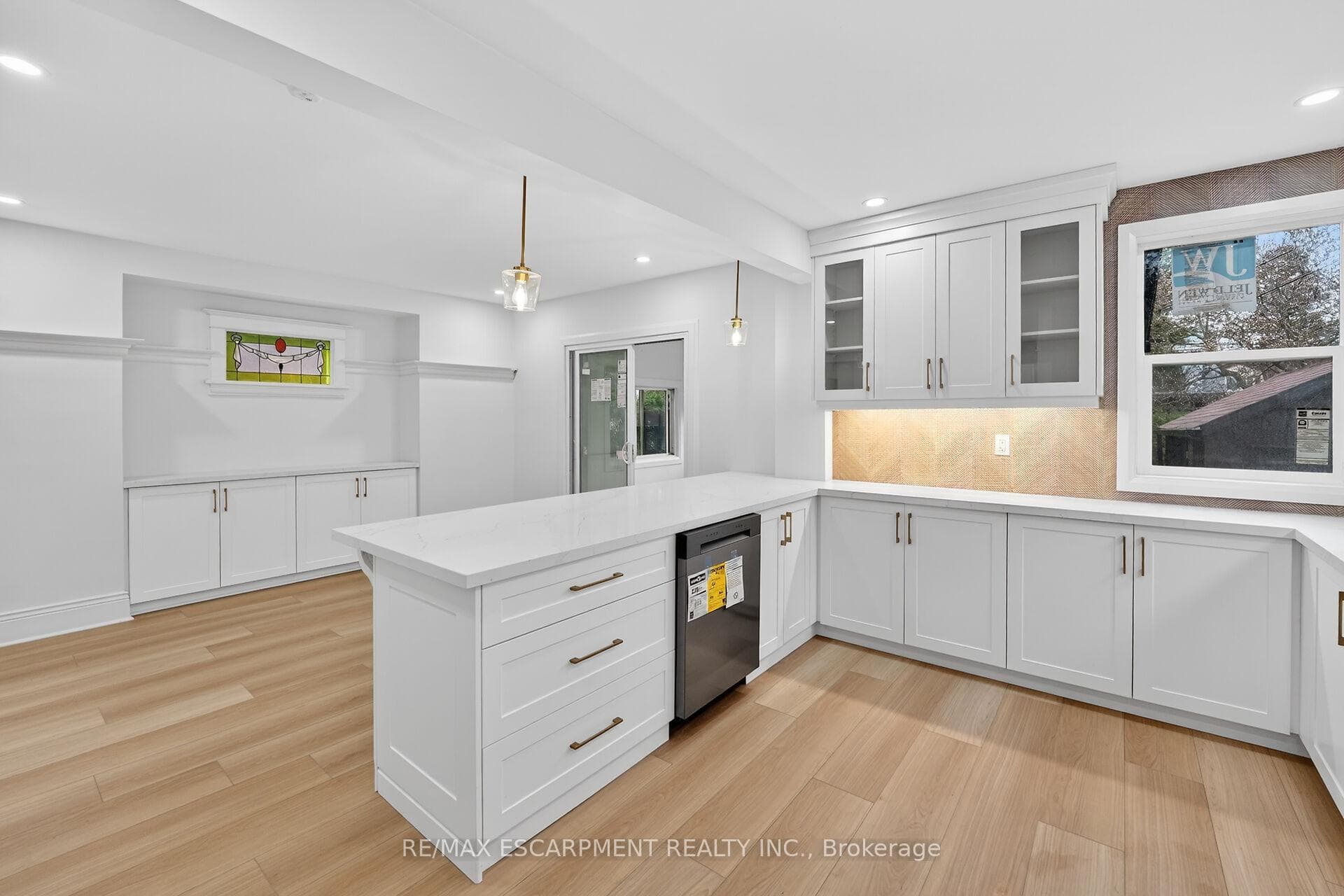 101 Houghton Avenue photo 11