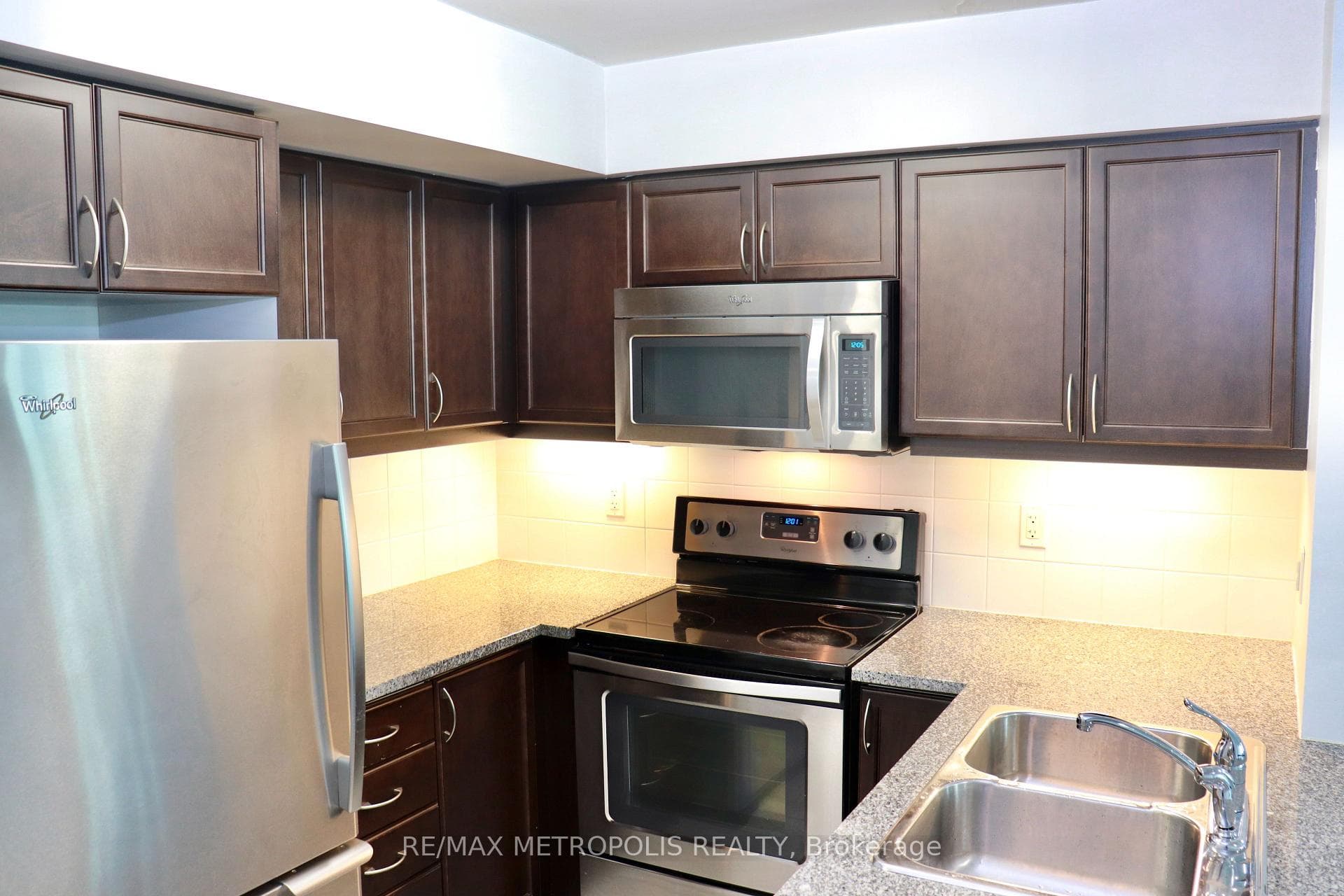 19 Grand Trunk Crescent Unit 815 photo 4