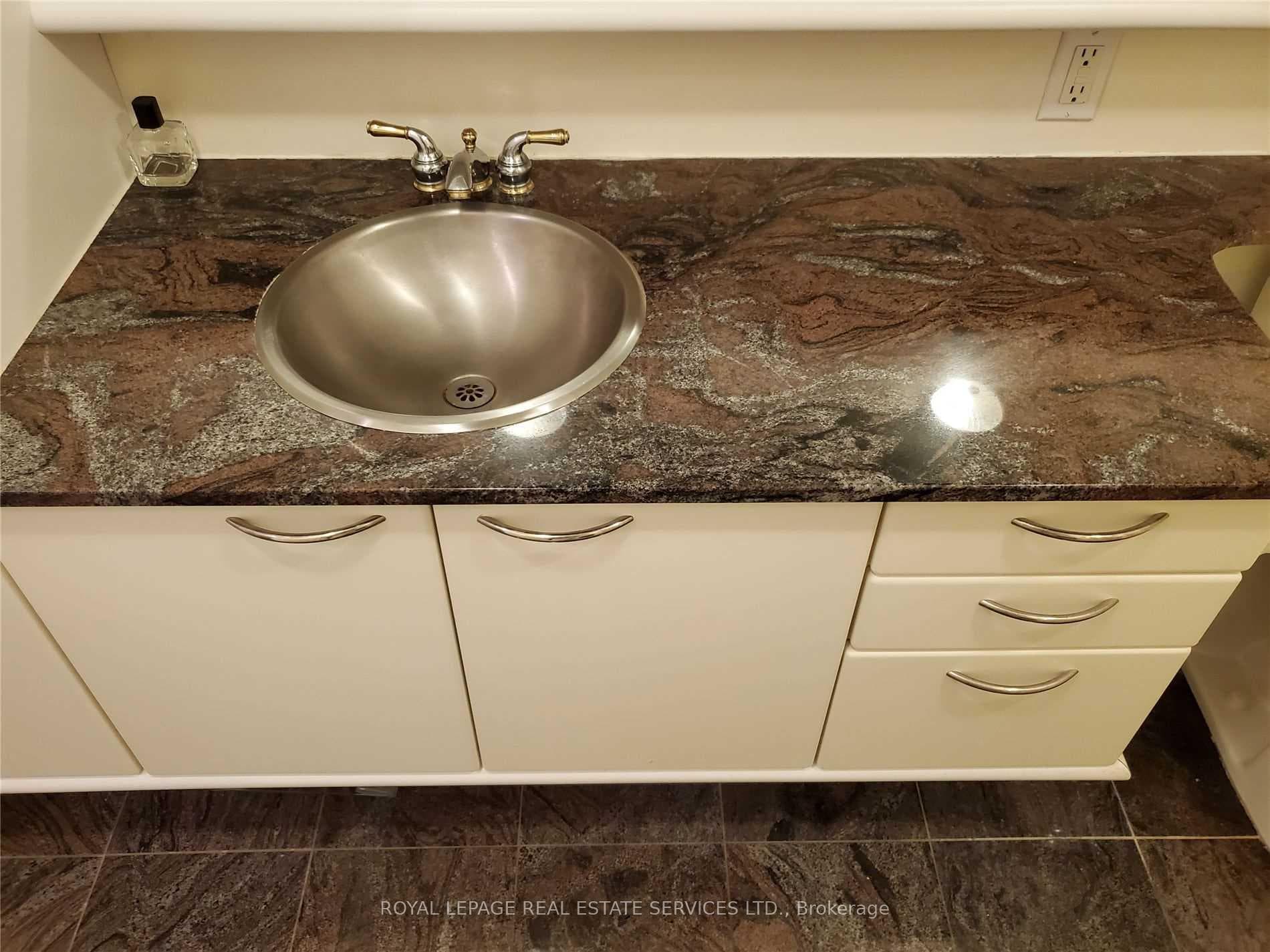 55 Bloor Street Unit 1006 photo 17
