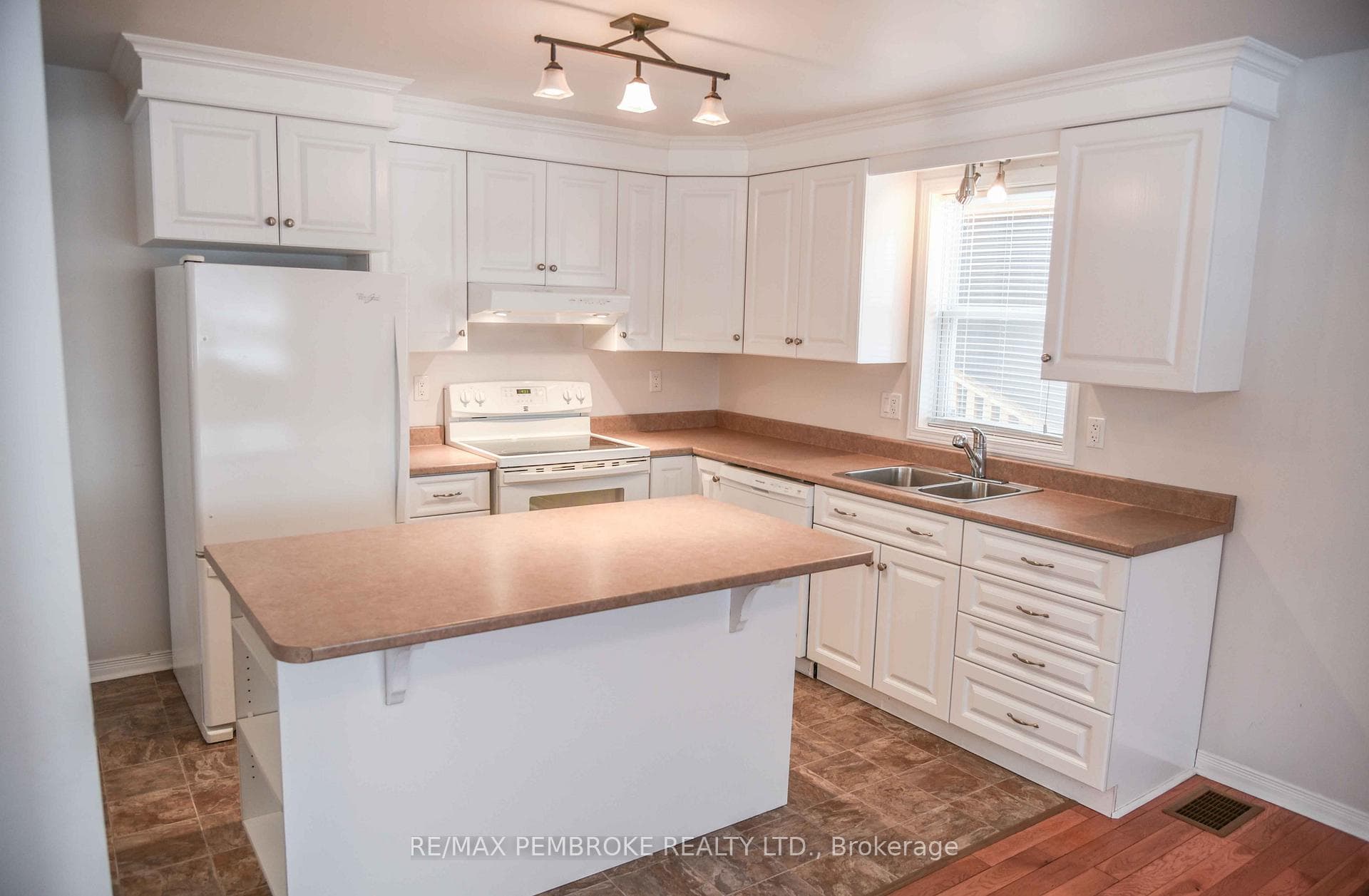 445 Boundary Road photo 16
