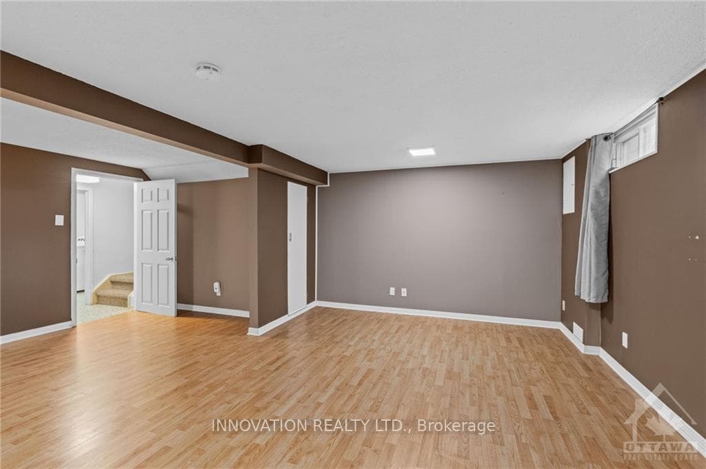 1875 STONEHENGE Crescent photo 26
