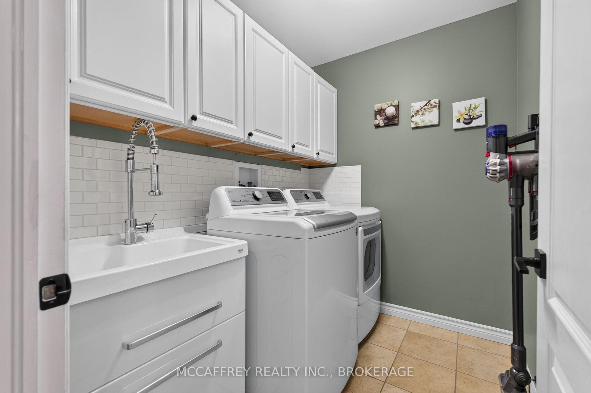 9 Hartwood Crescent photo 30
