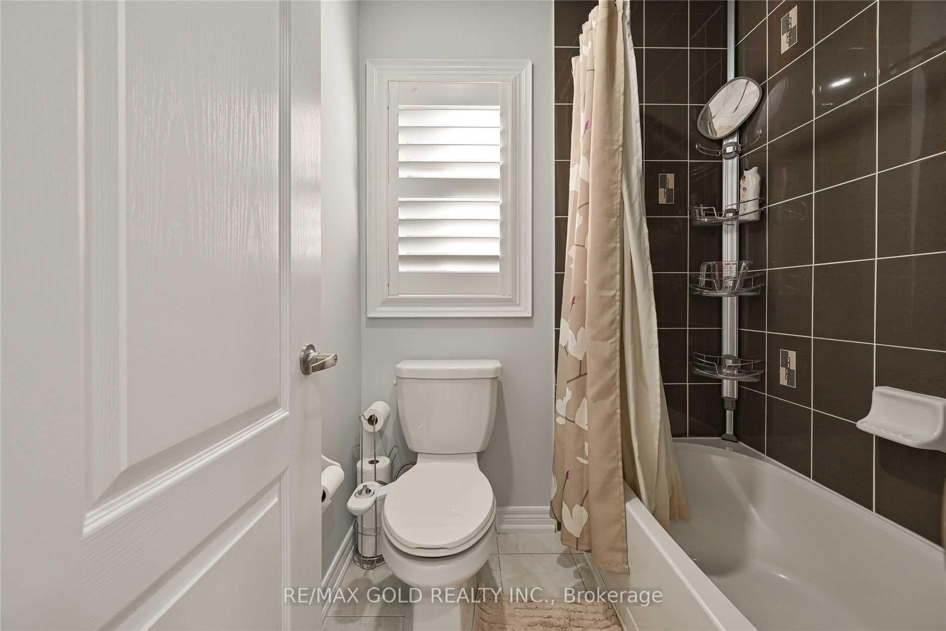 9 FORSYTH Crescent photo 19