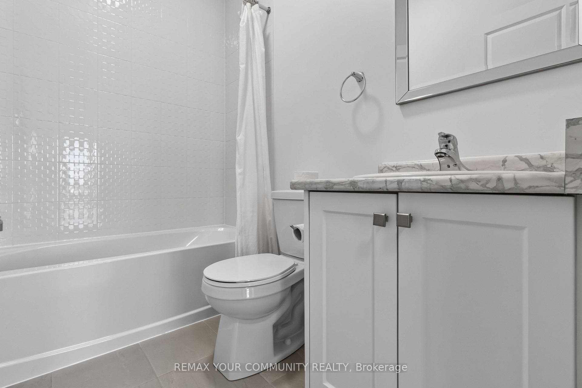 92 Holyrood Crescent photo 22