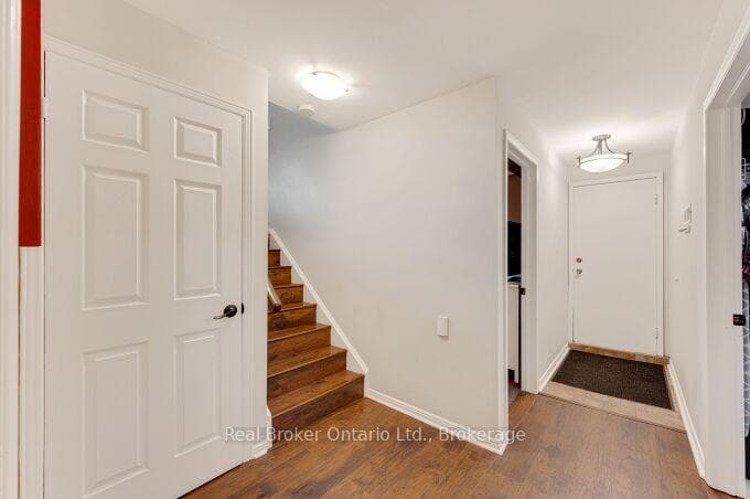 4162 Sutherland Crescent photo 22