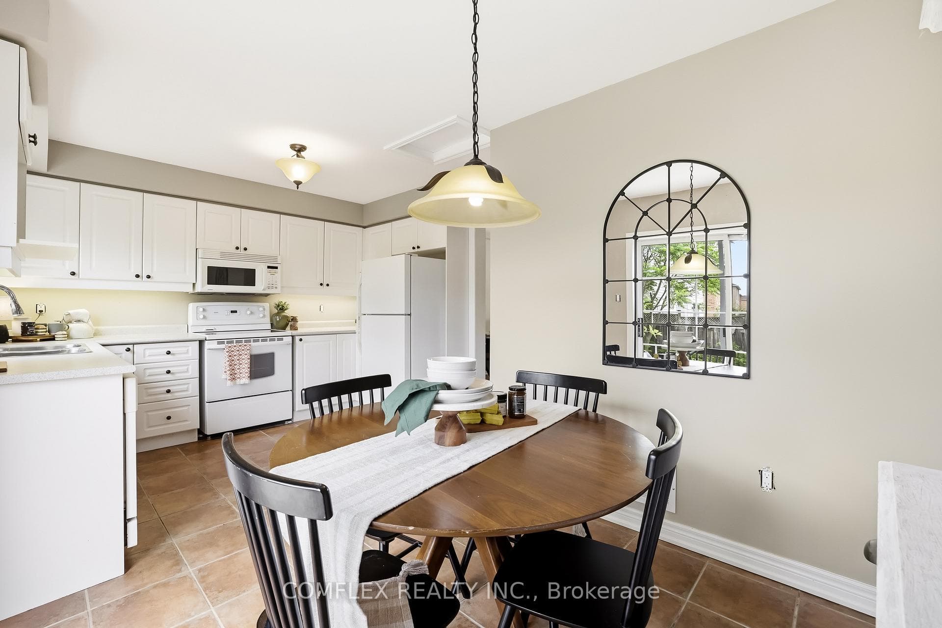 2 Armitage Crescent photo 19