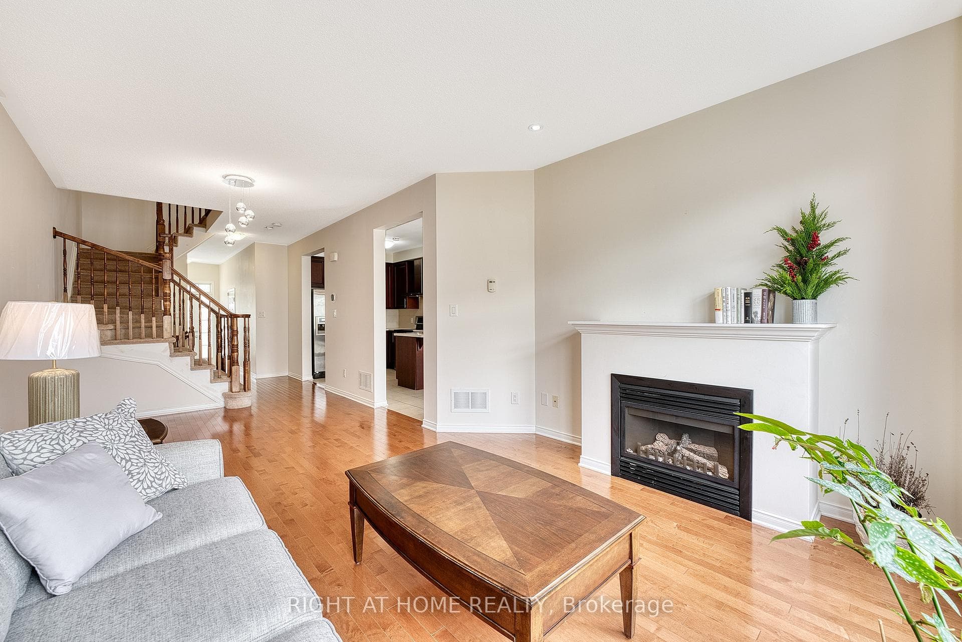 170 Laramie Crescent photo 14
