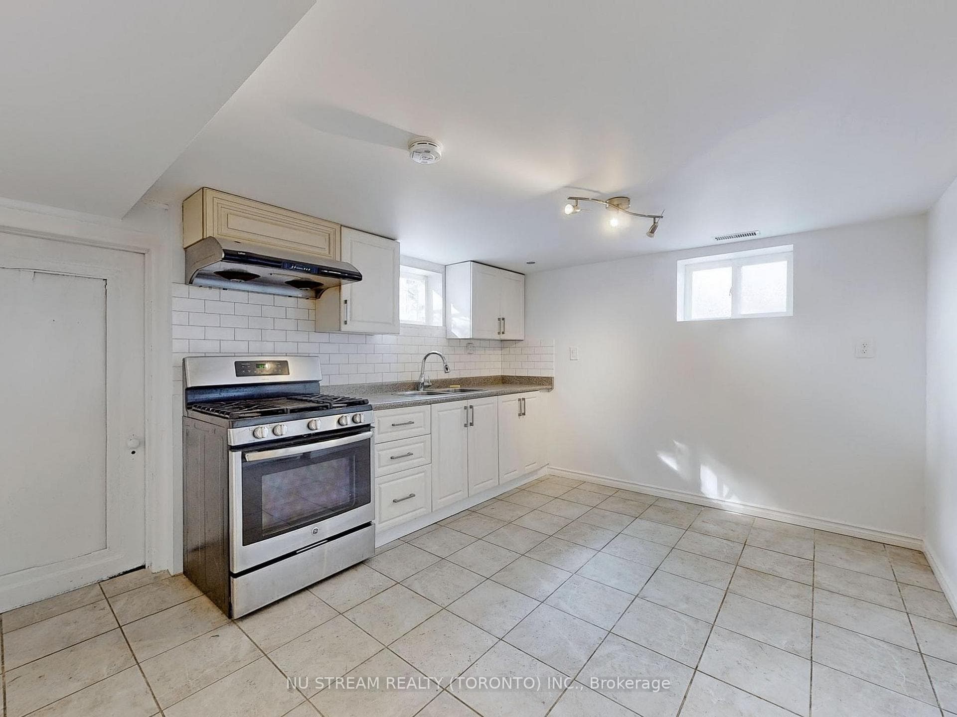 23 Mississauga Road Unit Full House photo 34
