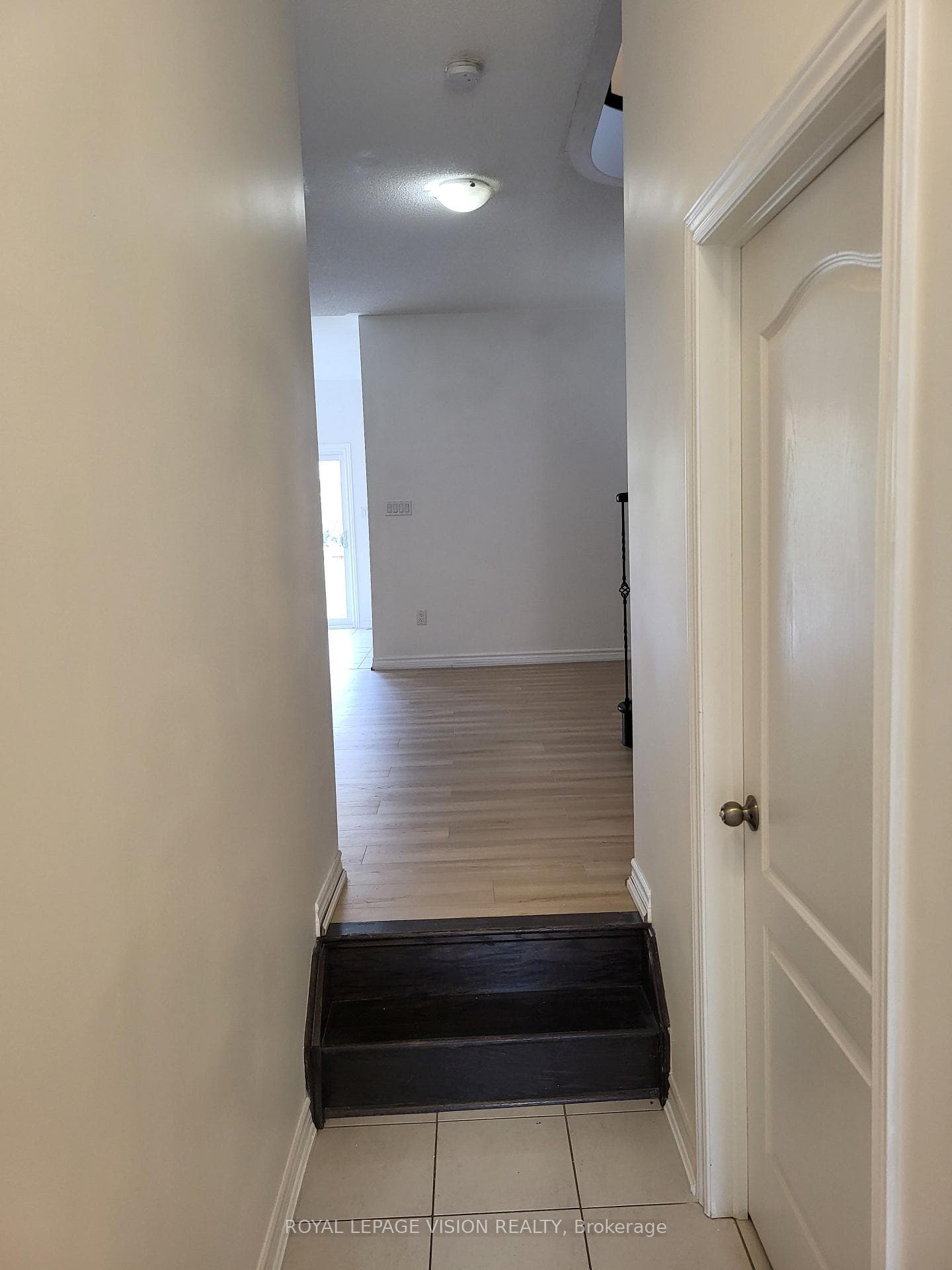 715 Agnew Crescent Unit Upper photo 8