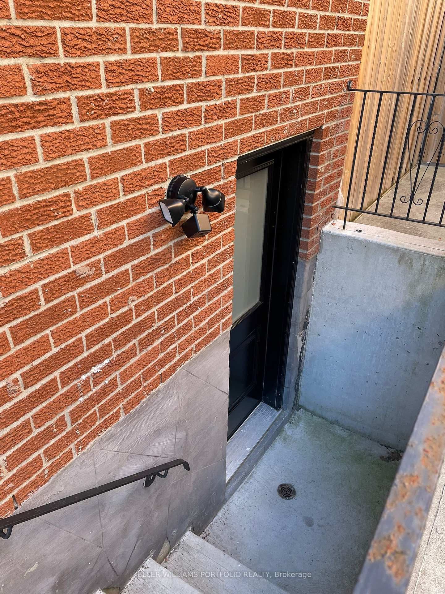 5 Charlton Boulevard photo 3