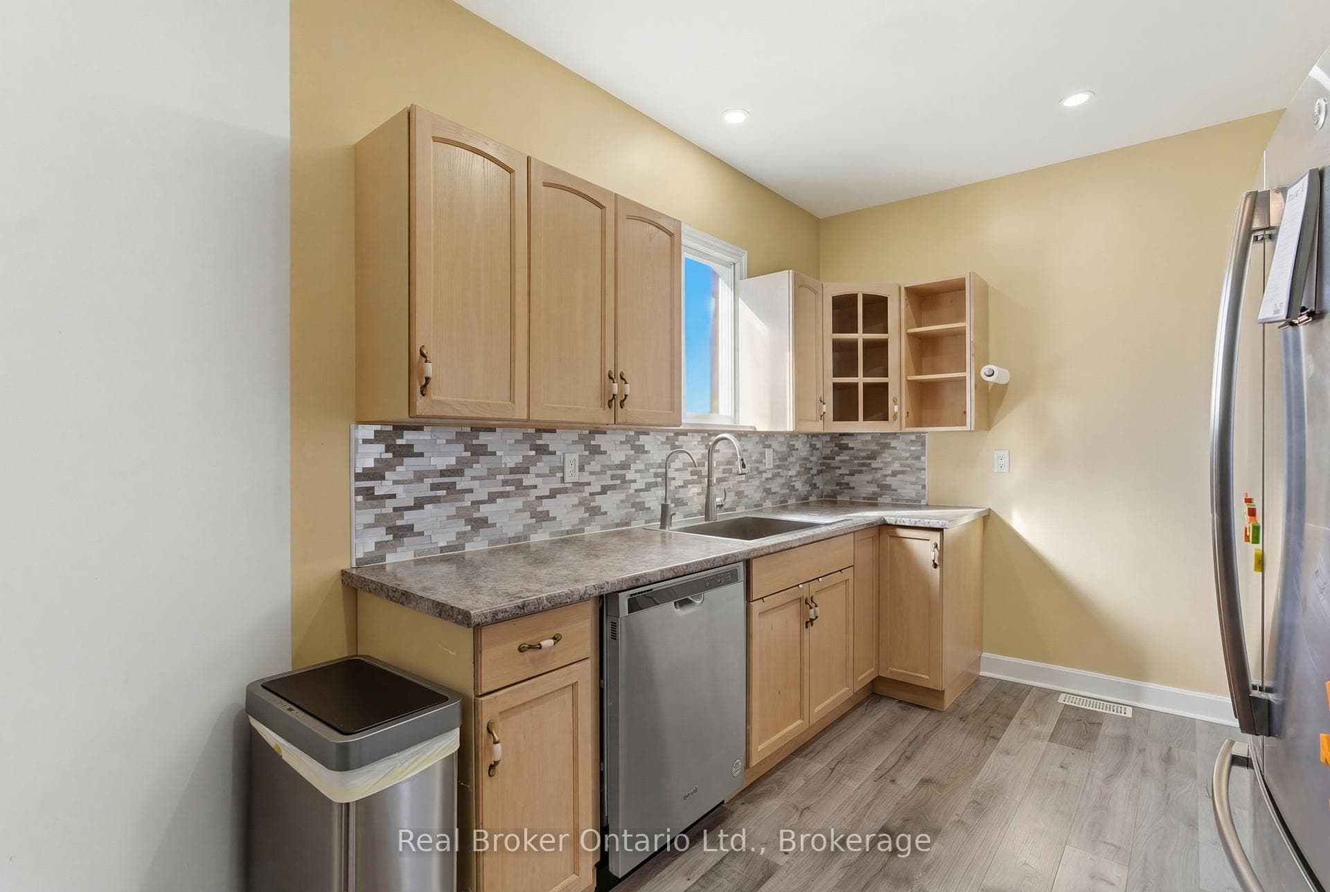 154 Niagara Falls Road photo 14