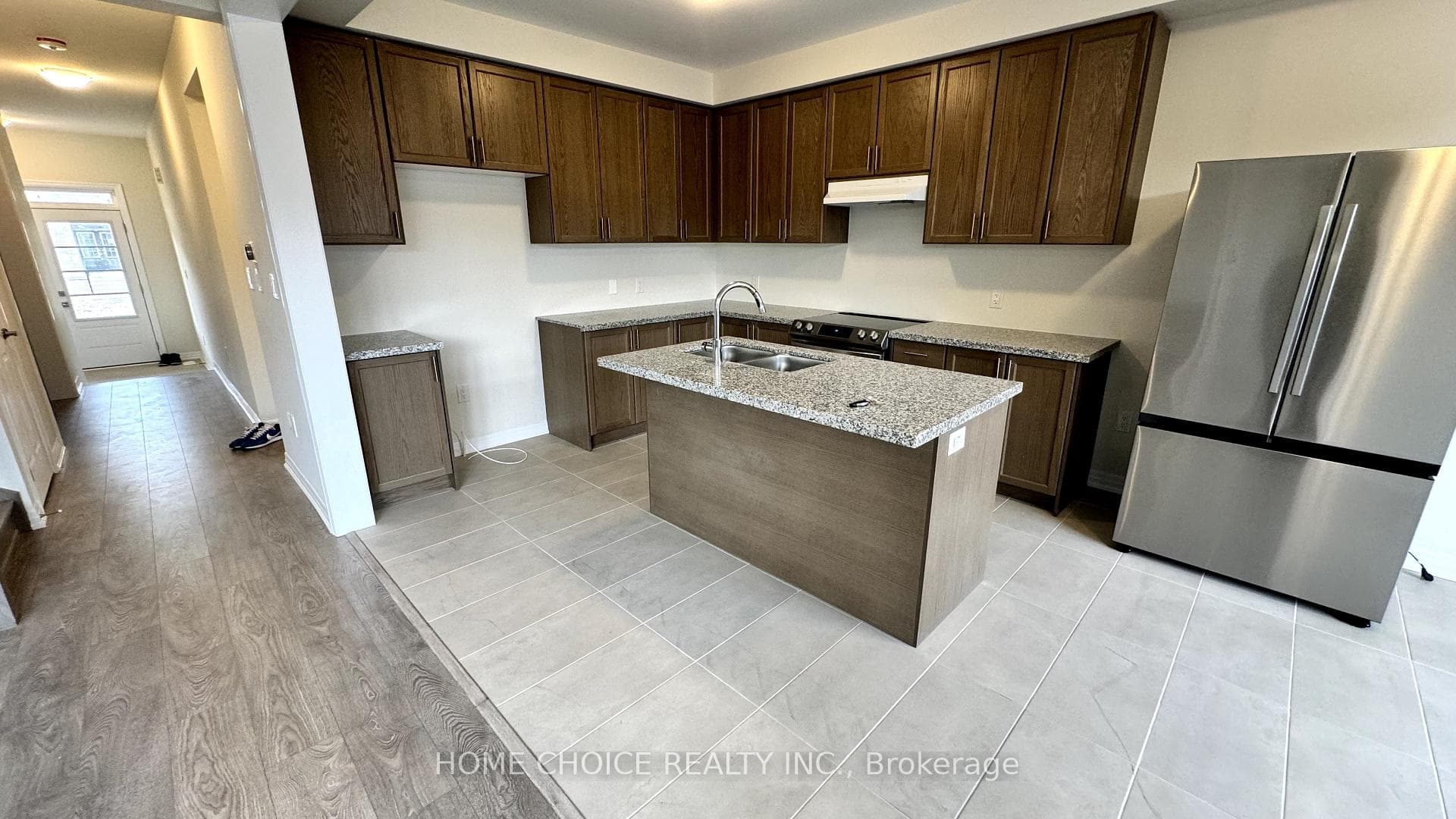 39 Northrop Avenue photo 9