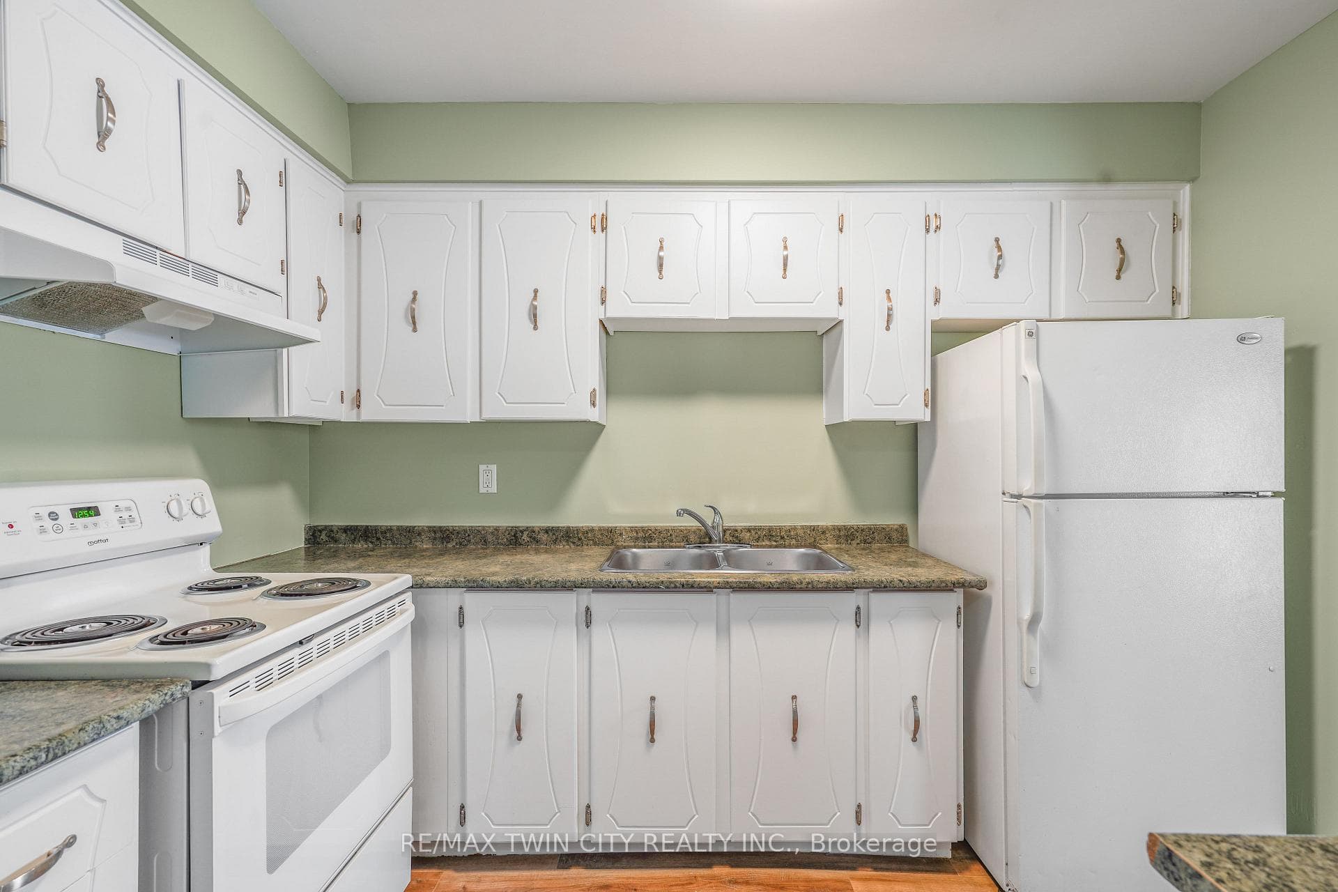 32 Parkside Drive photo 19