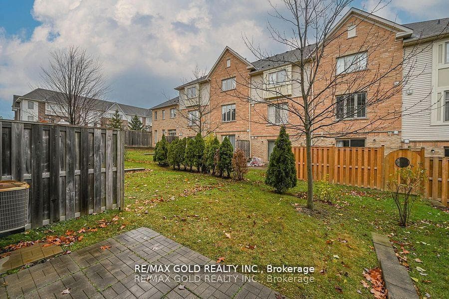 31 Bergamont Road photo 39