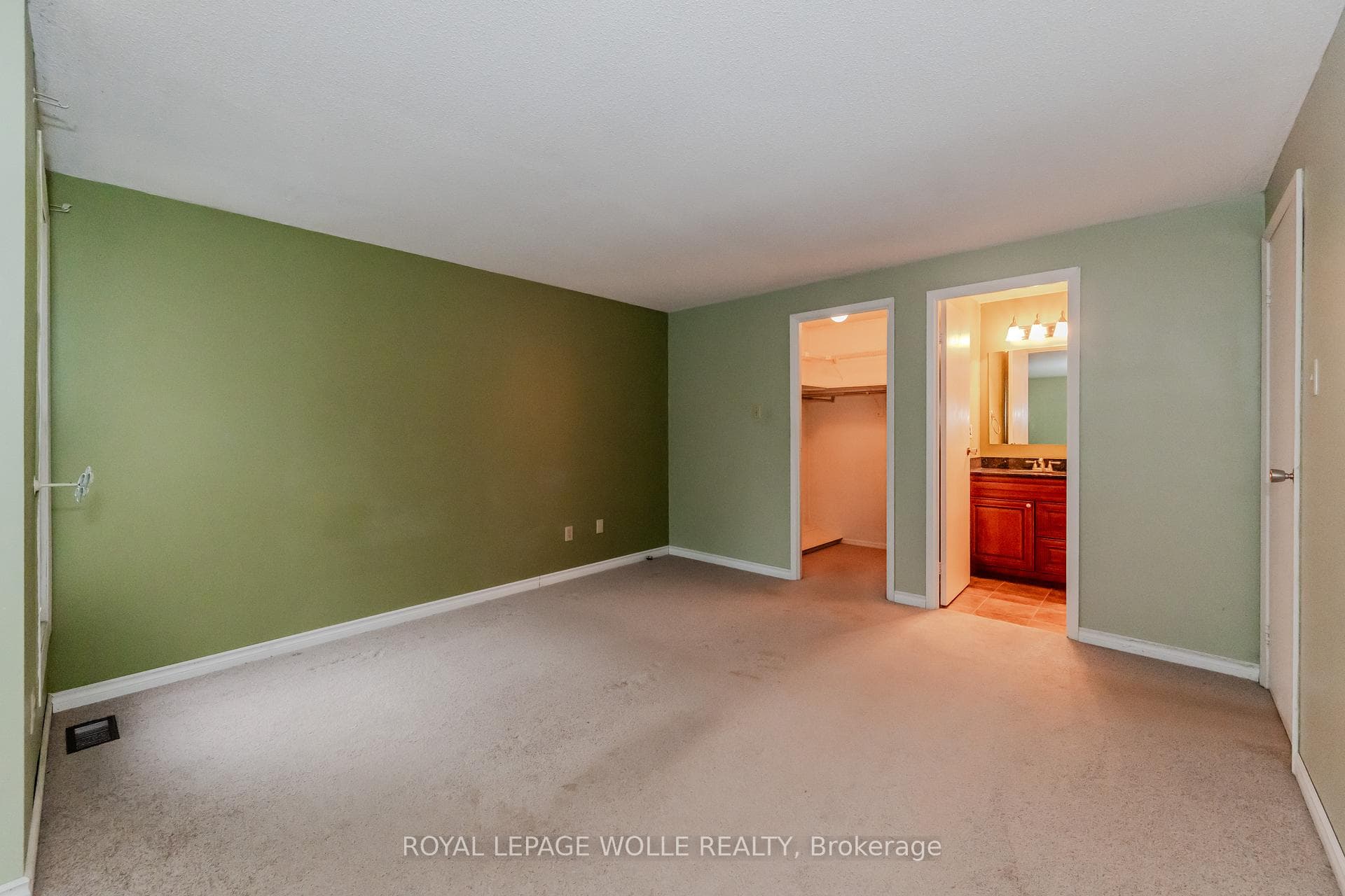 250 Kingswood Drive Unit 1 photo 23