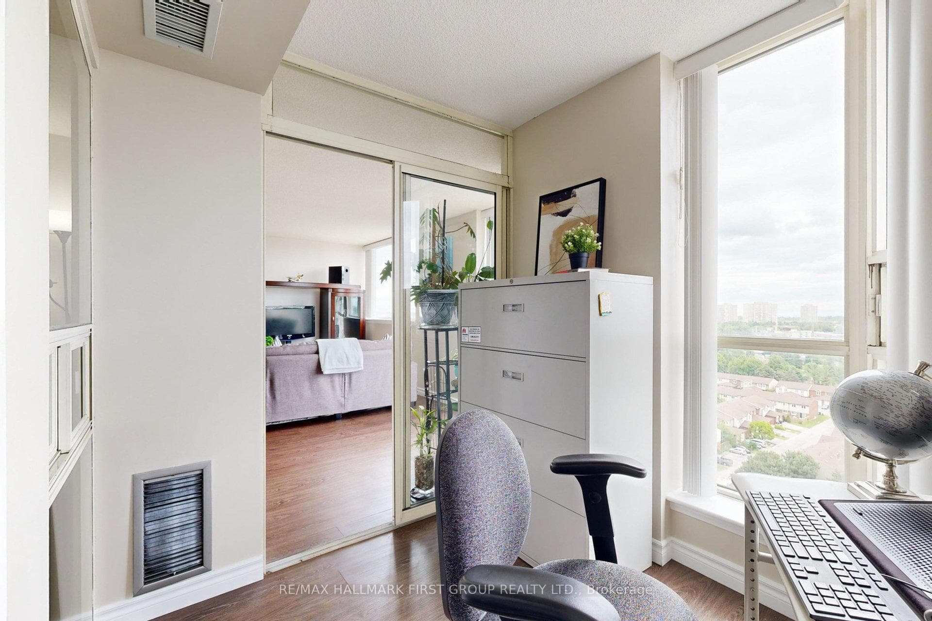 2466 Eglinton Avenue Unit 1504 photo 23