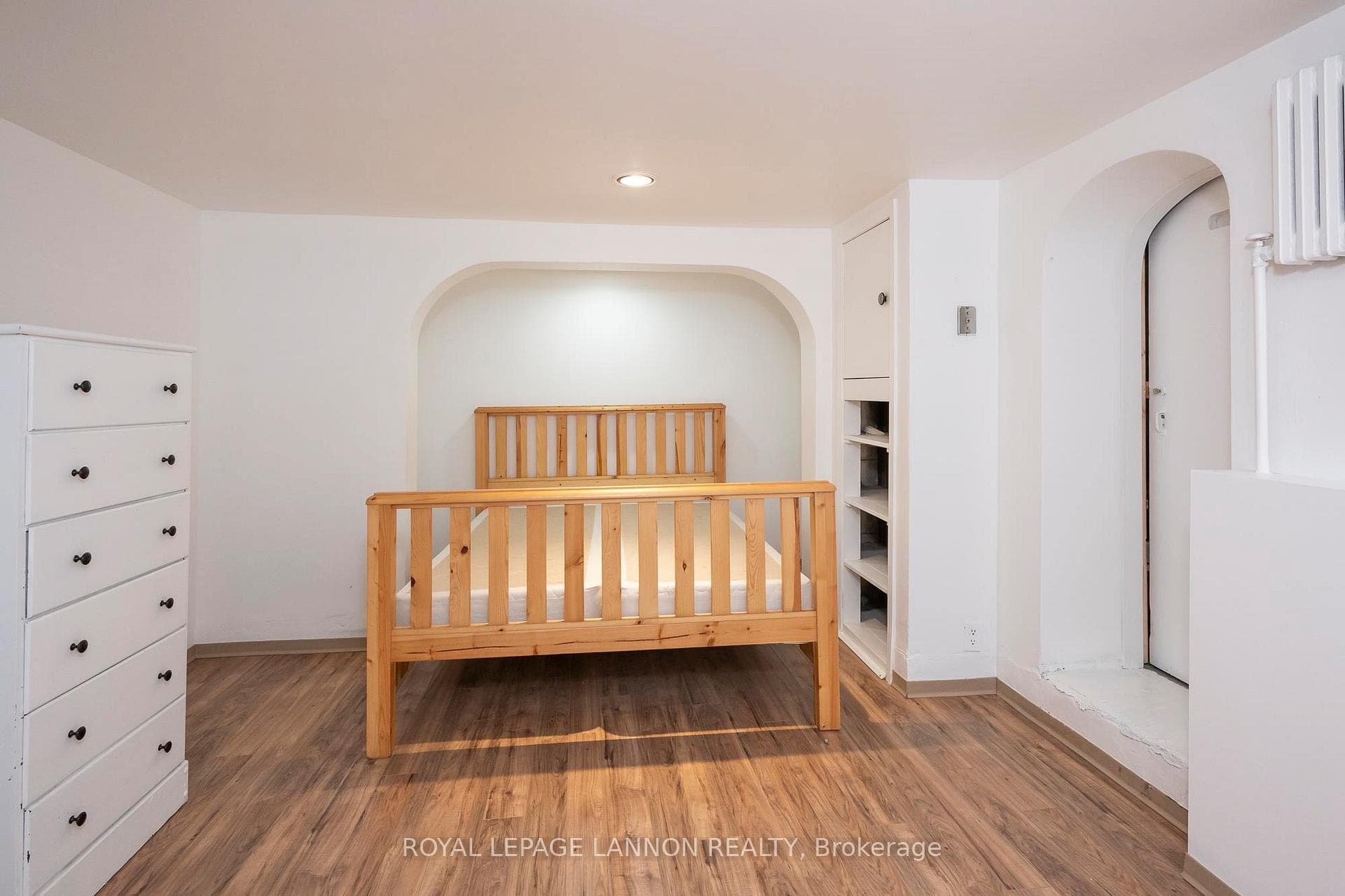 438 Algoma Street photo 17
