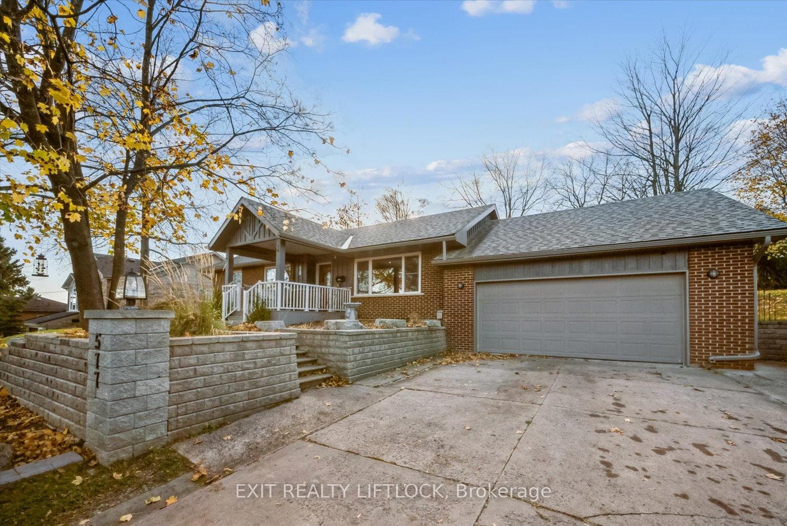 577 Spillsbury Drive photo 3
