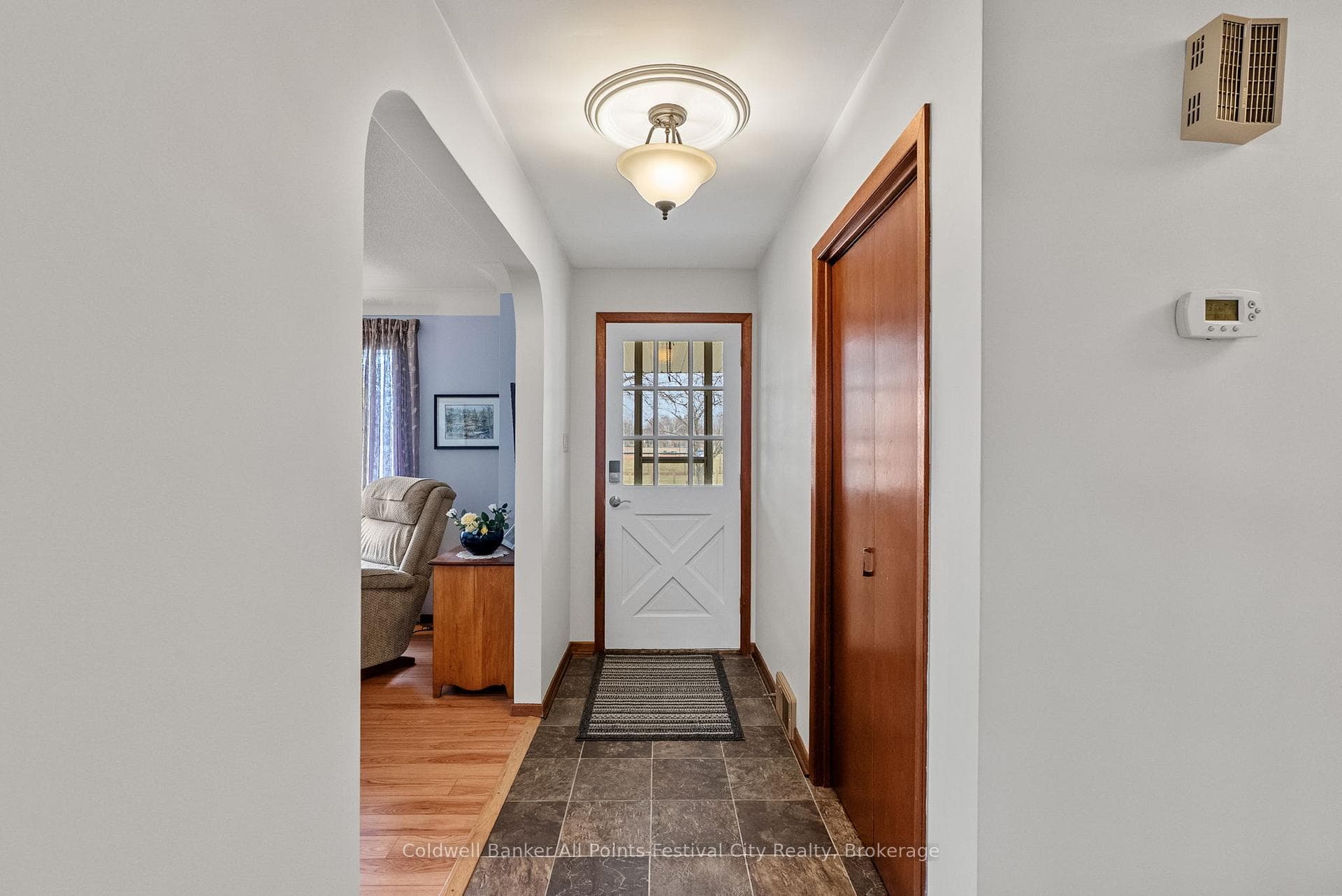 318 Eldon Street photo 9