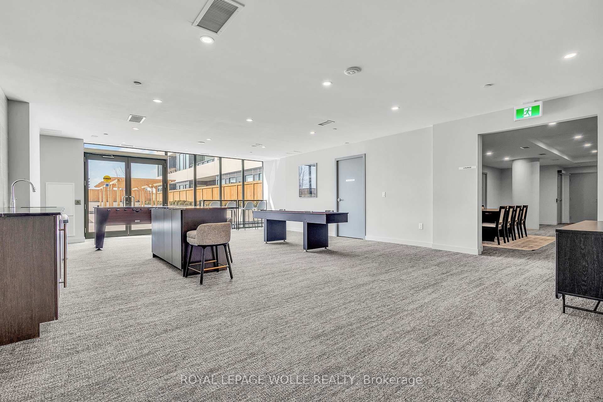859 The Queensway N/A Unit 412 photo 33